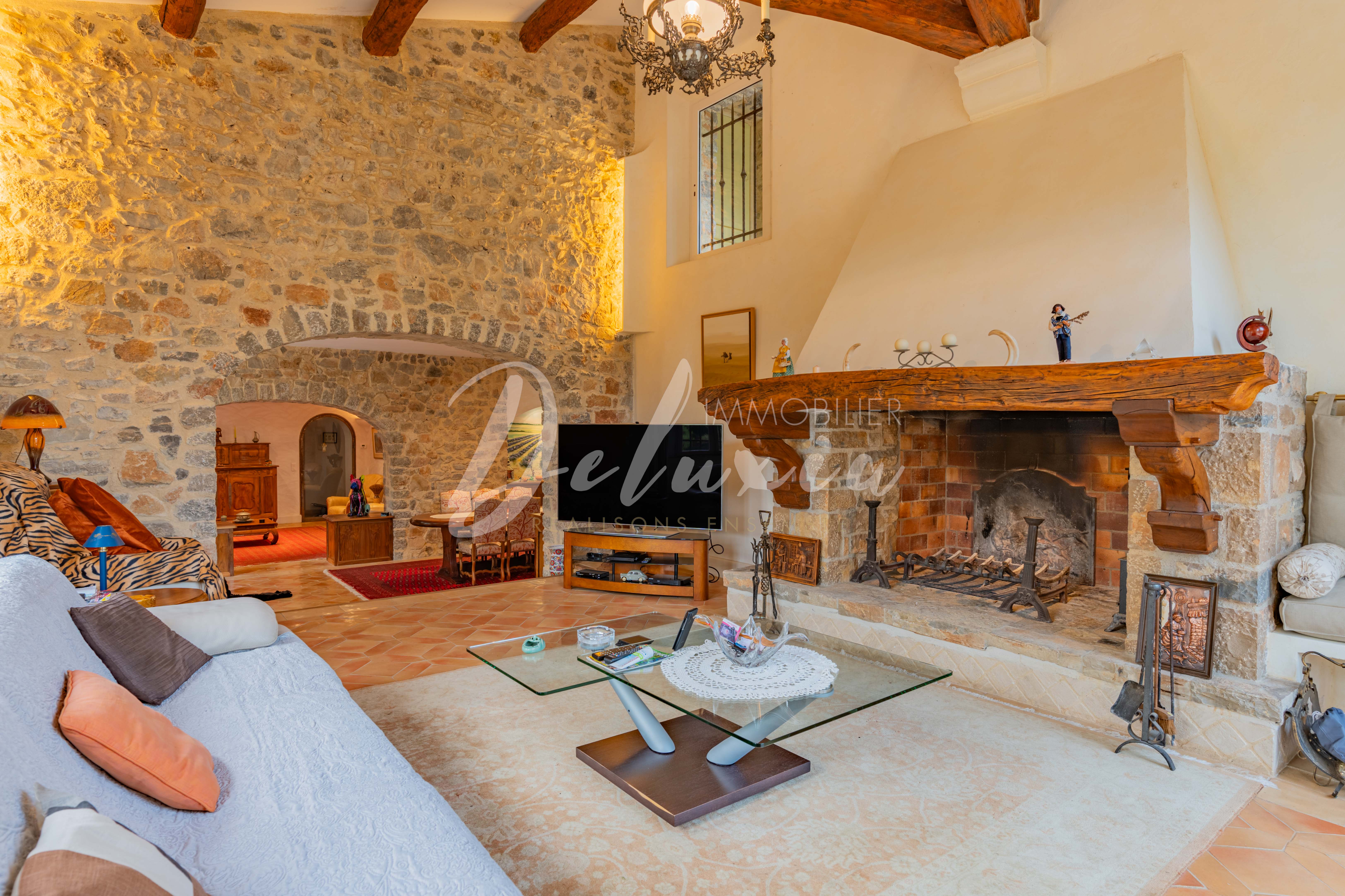 Maison à vendre avec cheminée au Thoronet