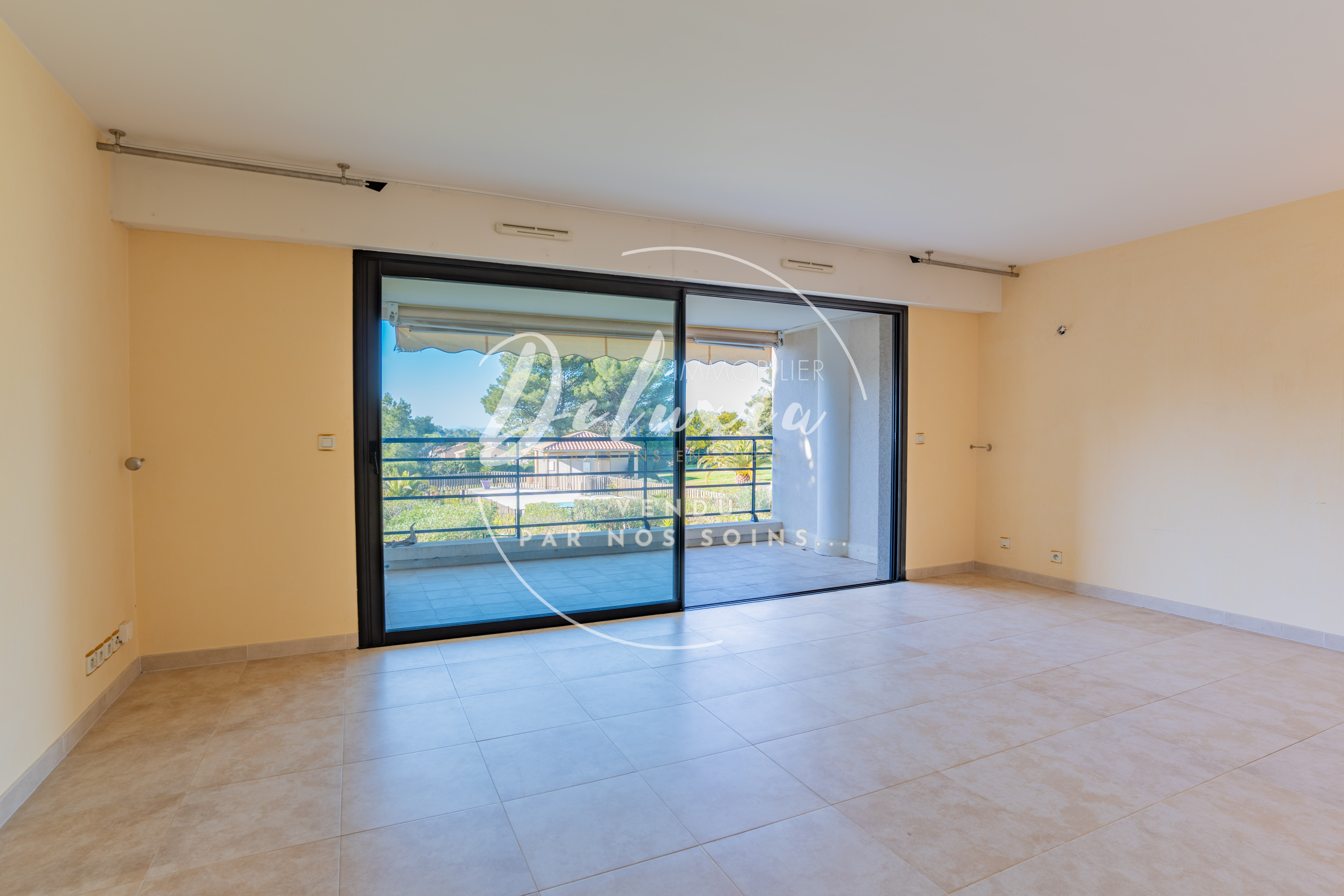 Achat appartement avec grande pièce de vie à Saint-Raphaël 