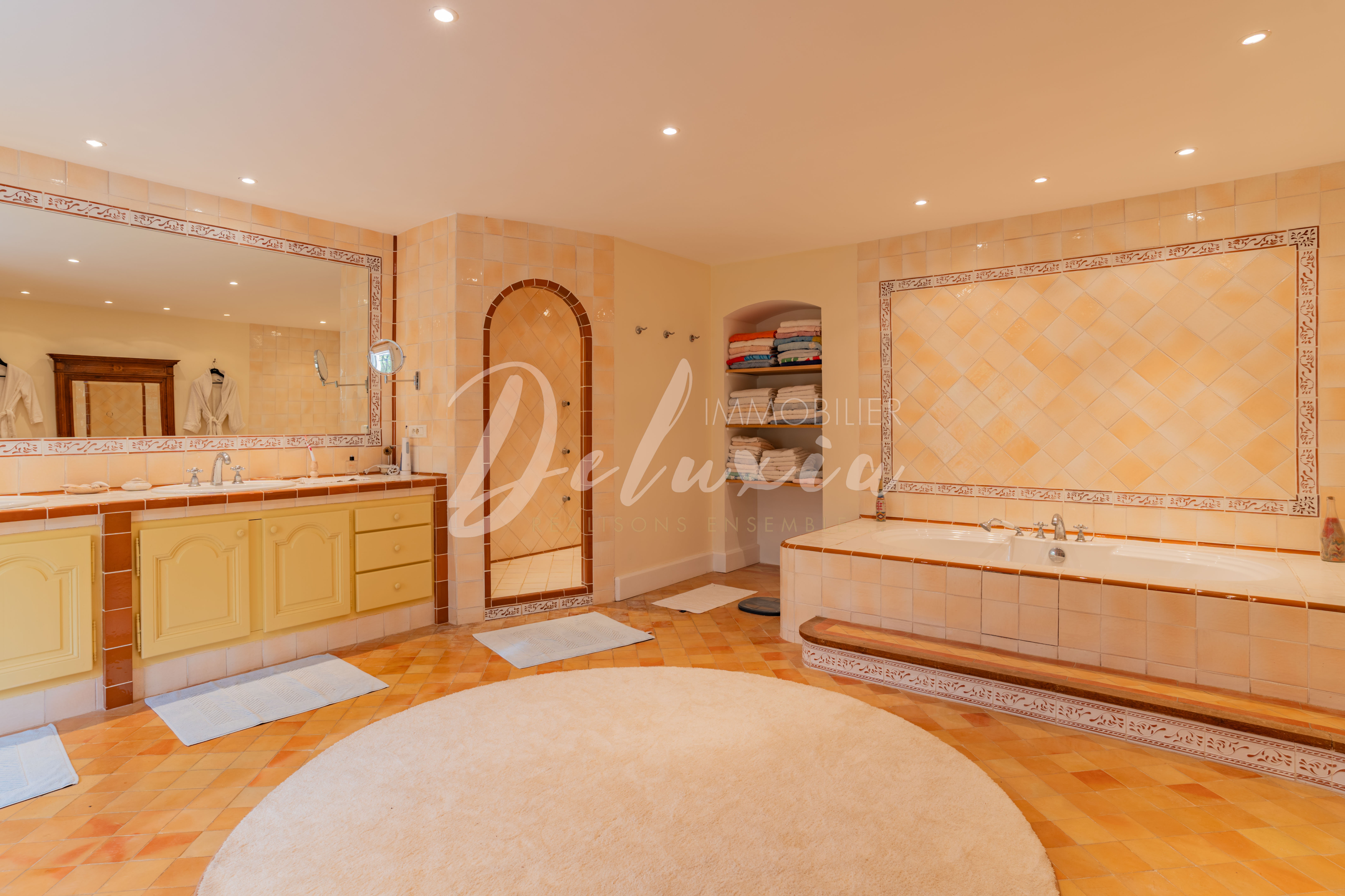 Maison à vendre avec salle de bains spacieuses au Thoronet