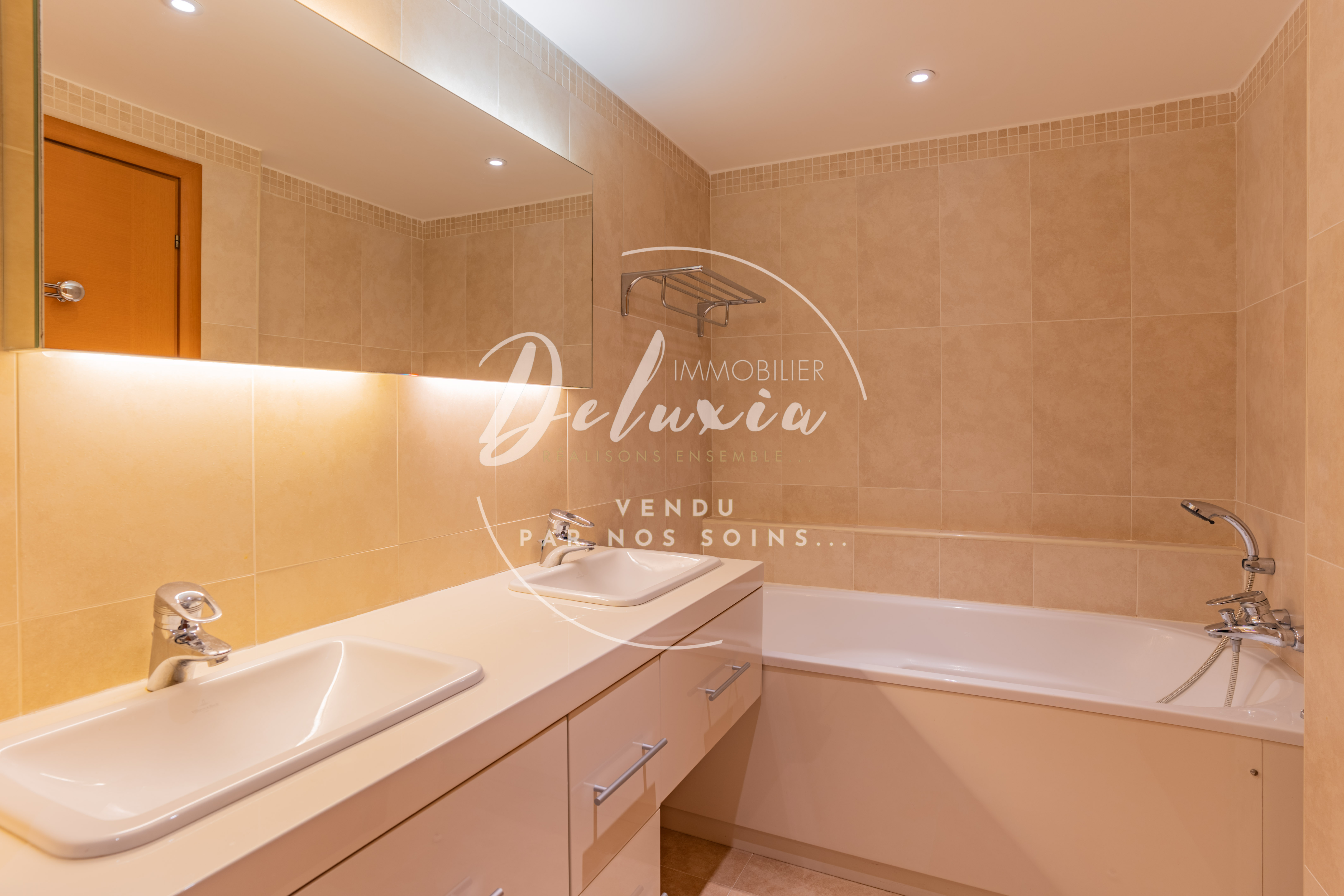 Appartement à vendre avec grande salle de bains à Saint-Raphaël 