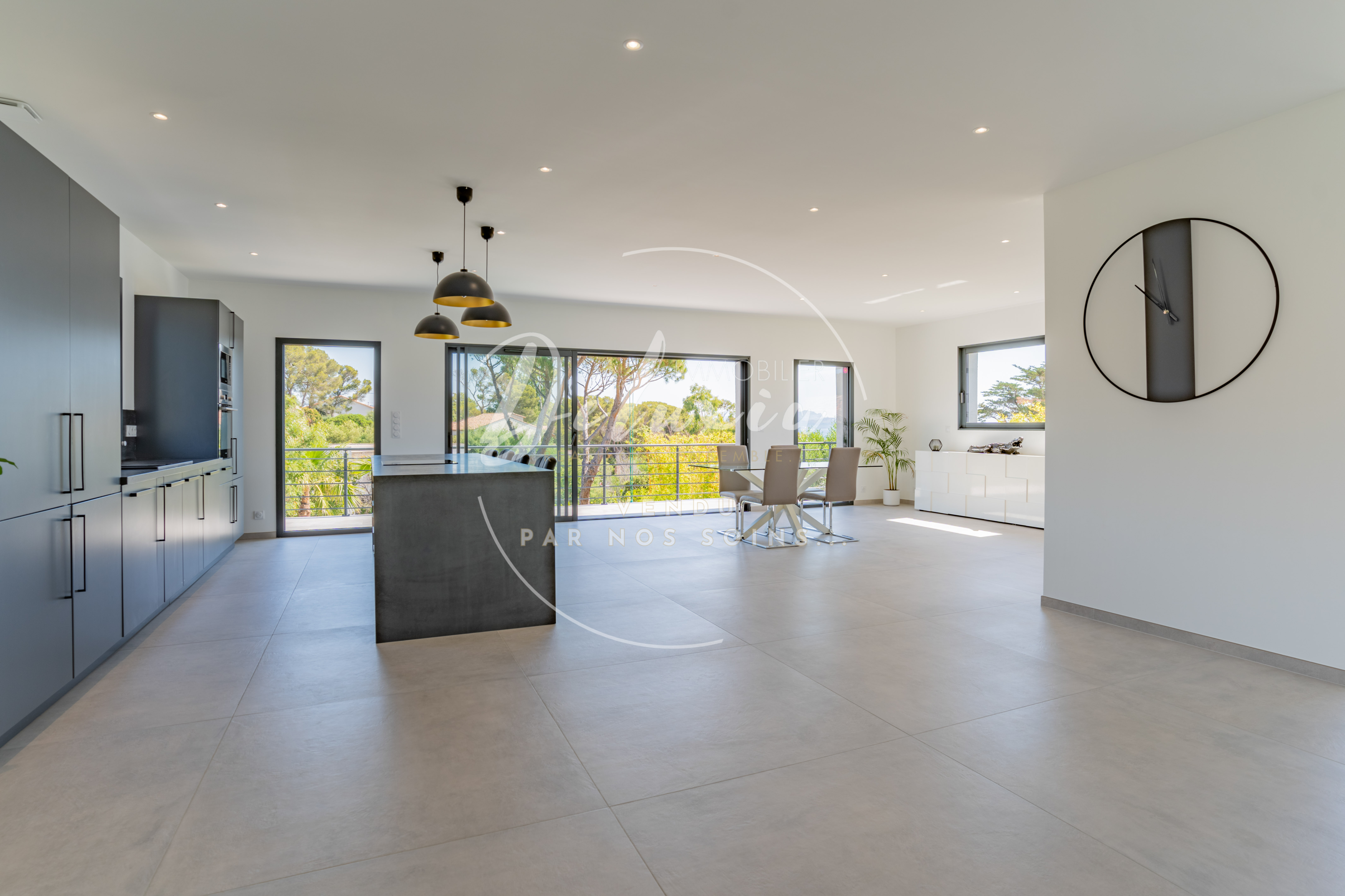 Achat villa avec séjour lumineux à Saint-Aygulf