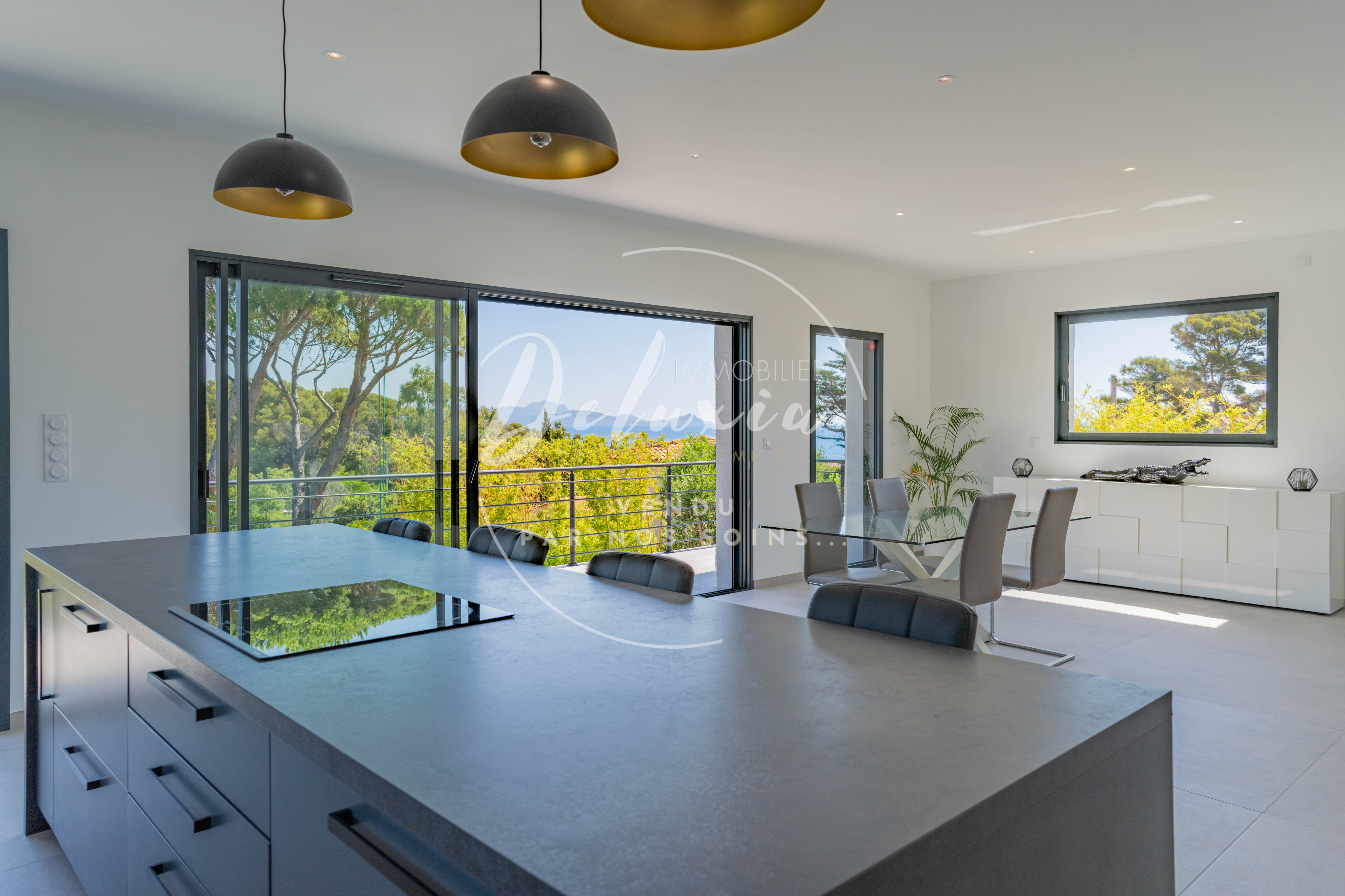 Achat maison avec grande cuisine moderne à Saint-Aygulf