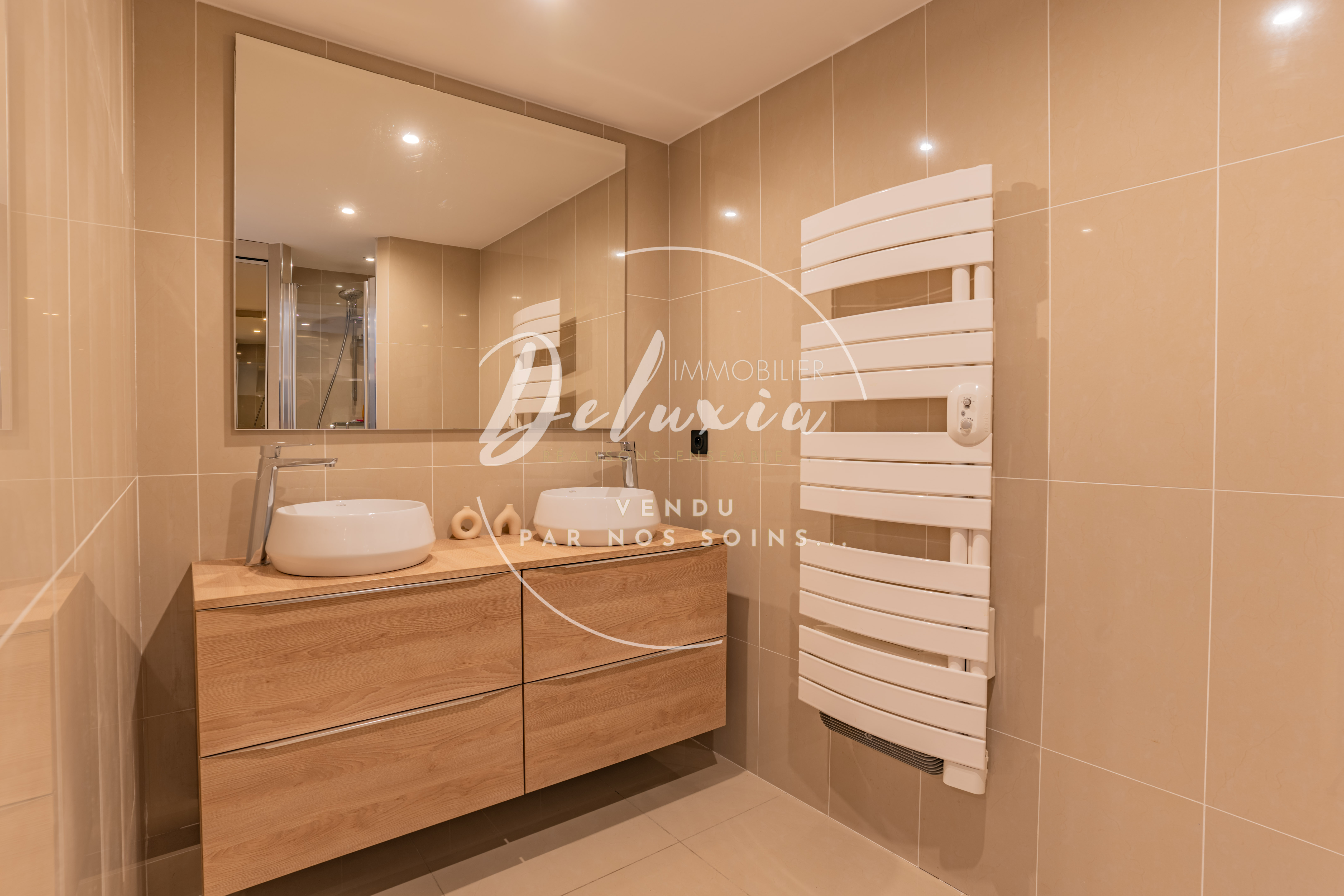 Appartement à vendre avec meuble double vasque à Saint-Raphaël