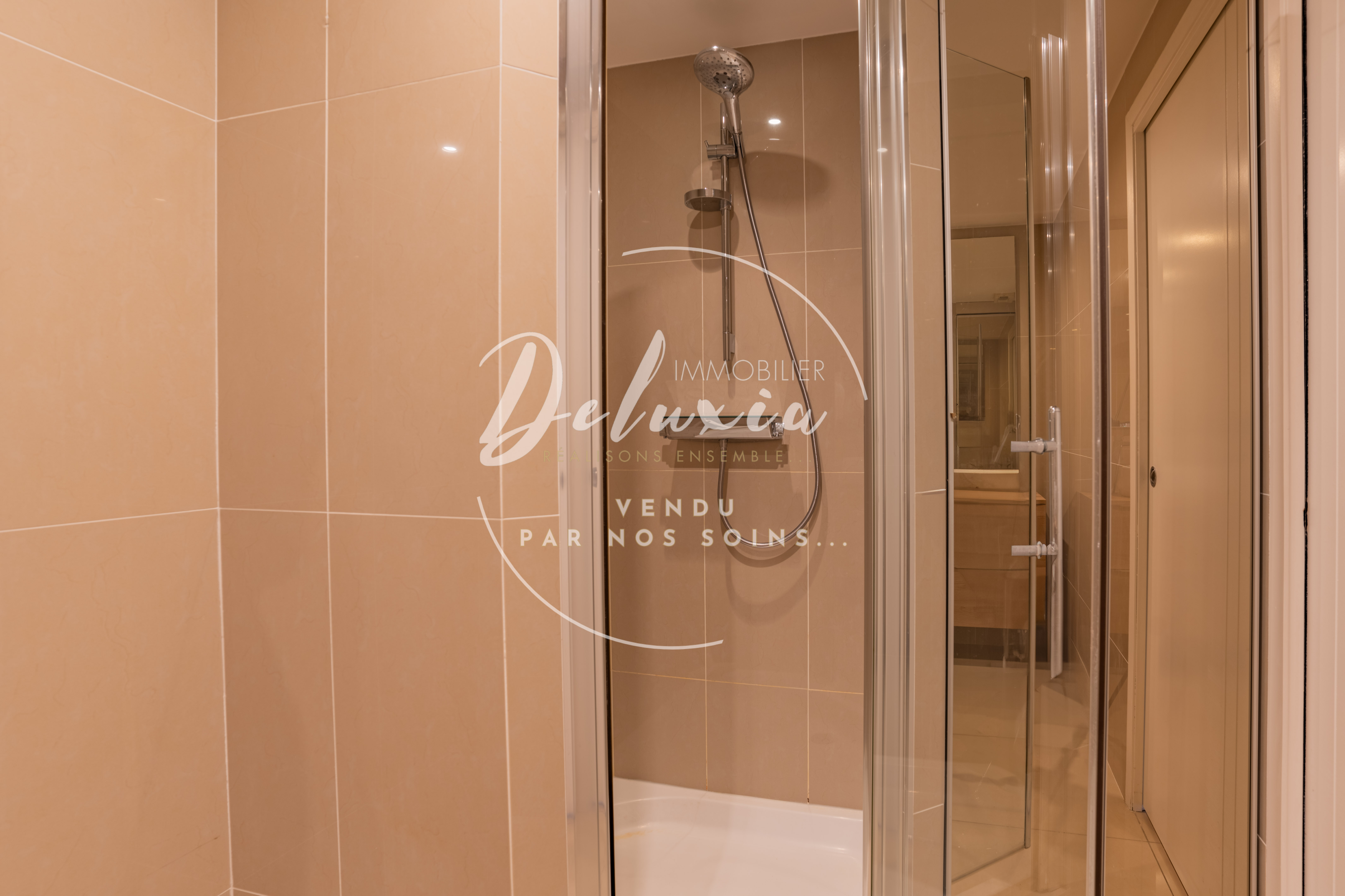 Achat appartement avec salle d'eau moderne à Saint-Raphaël