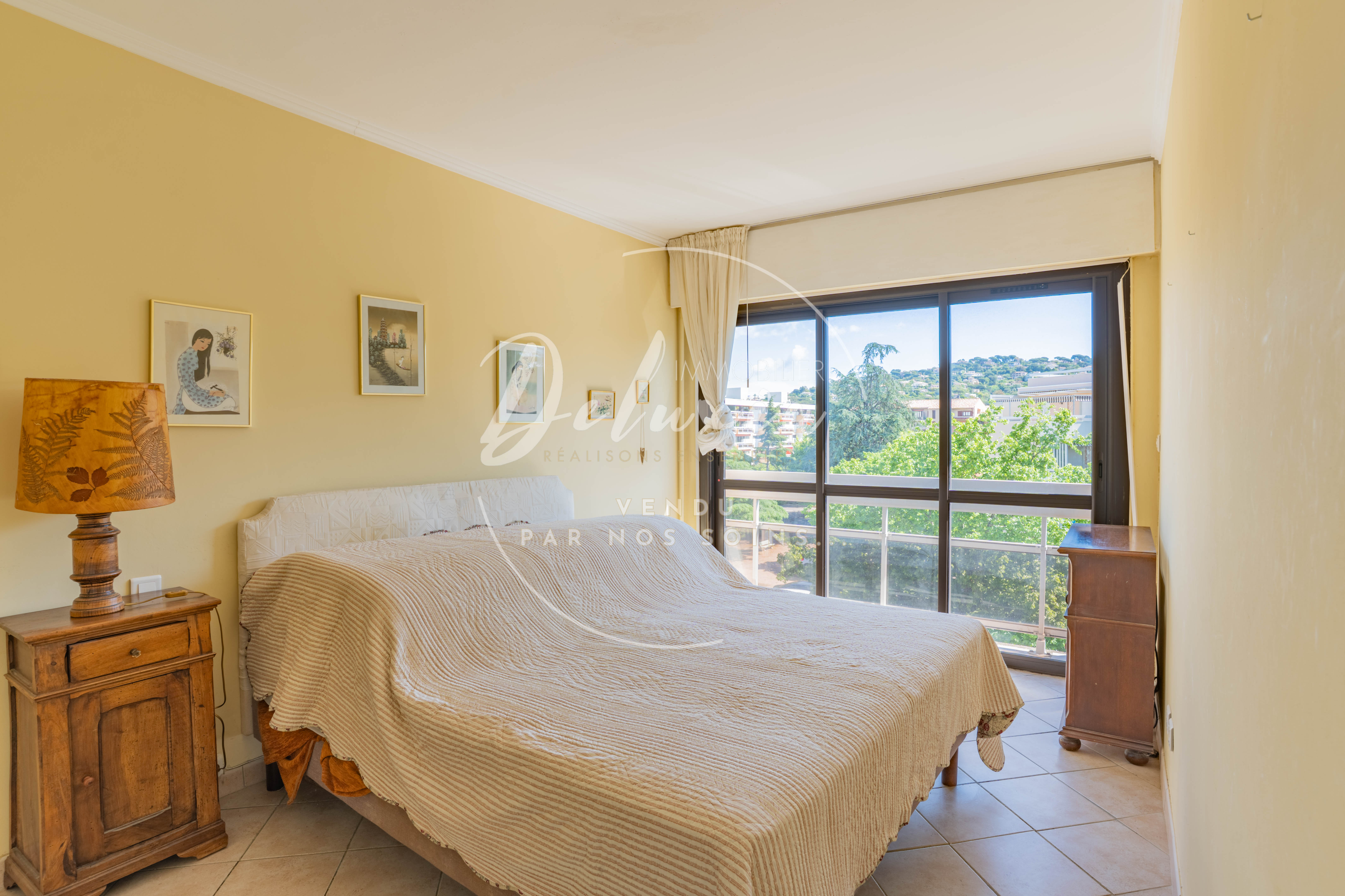 Appartement 4 pièces, proche du centre-ville avec terrasse, Sainte-Maxime.
