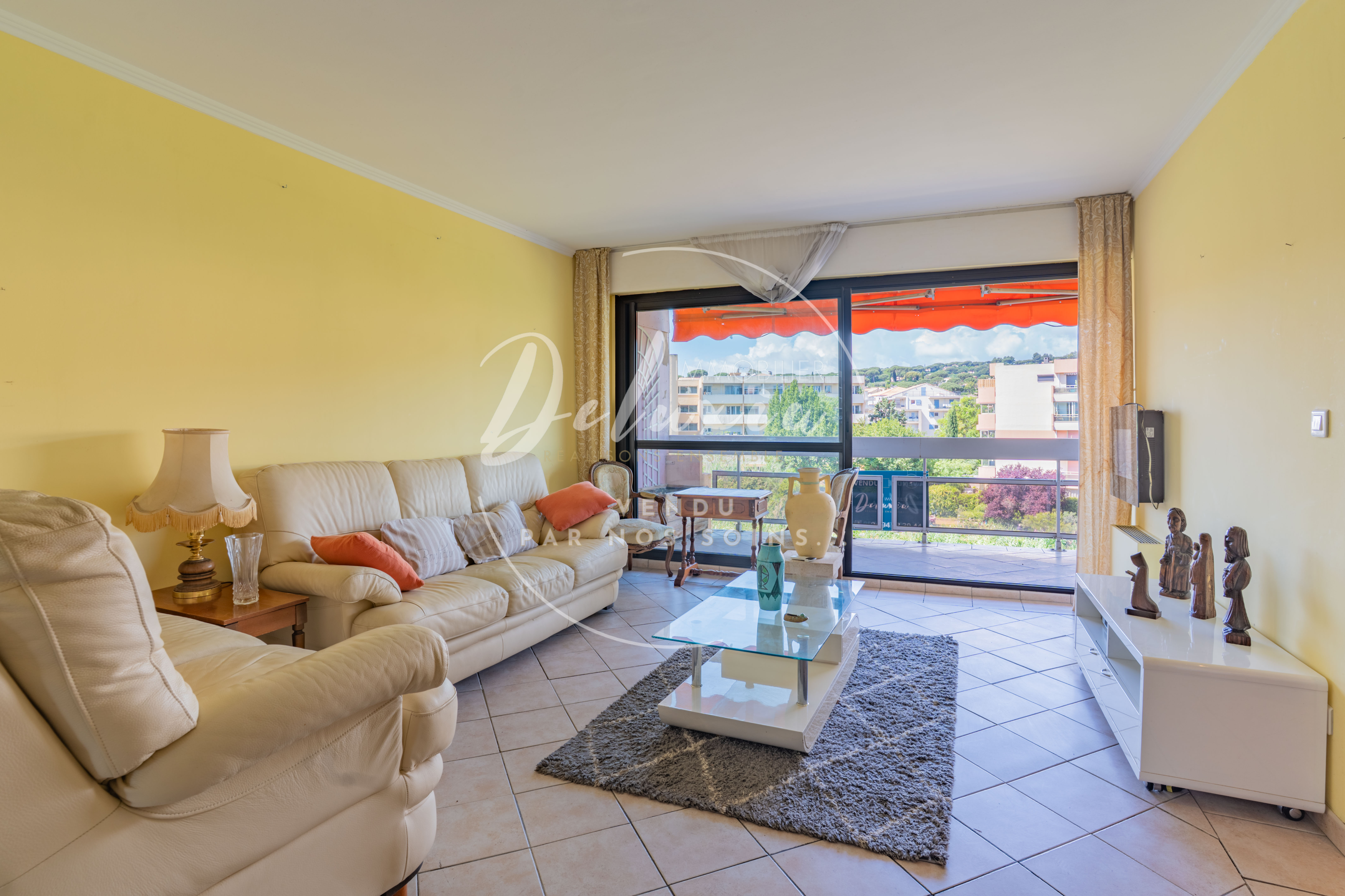 Appartement 4 pièces, proche du centre-ville avec terrasse, Sainte-Maxime.