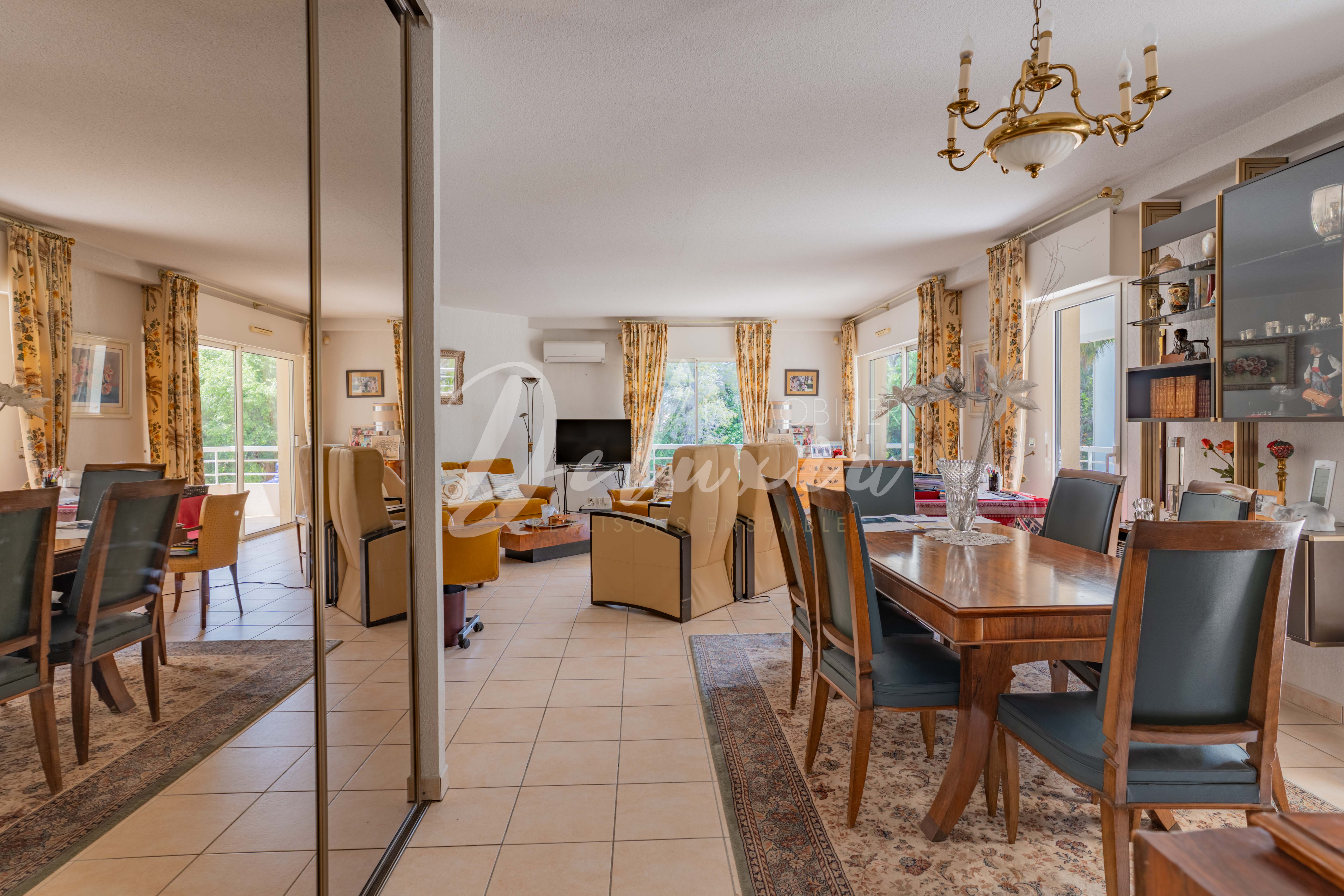 Appartement à vendre avec grande pièce de vie à Saint-Raphaël