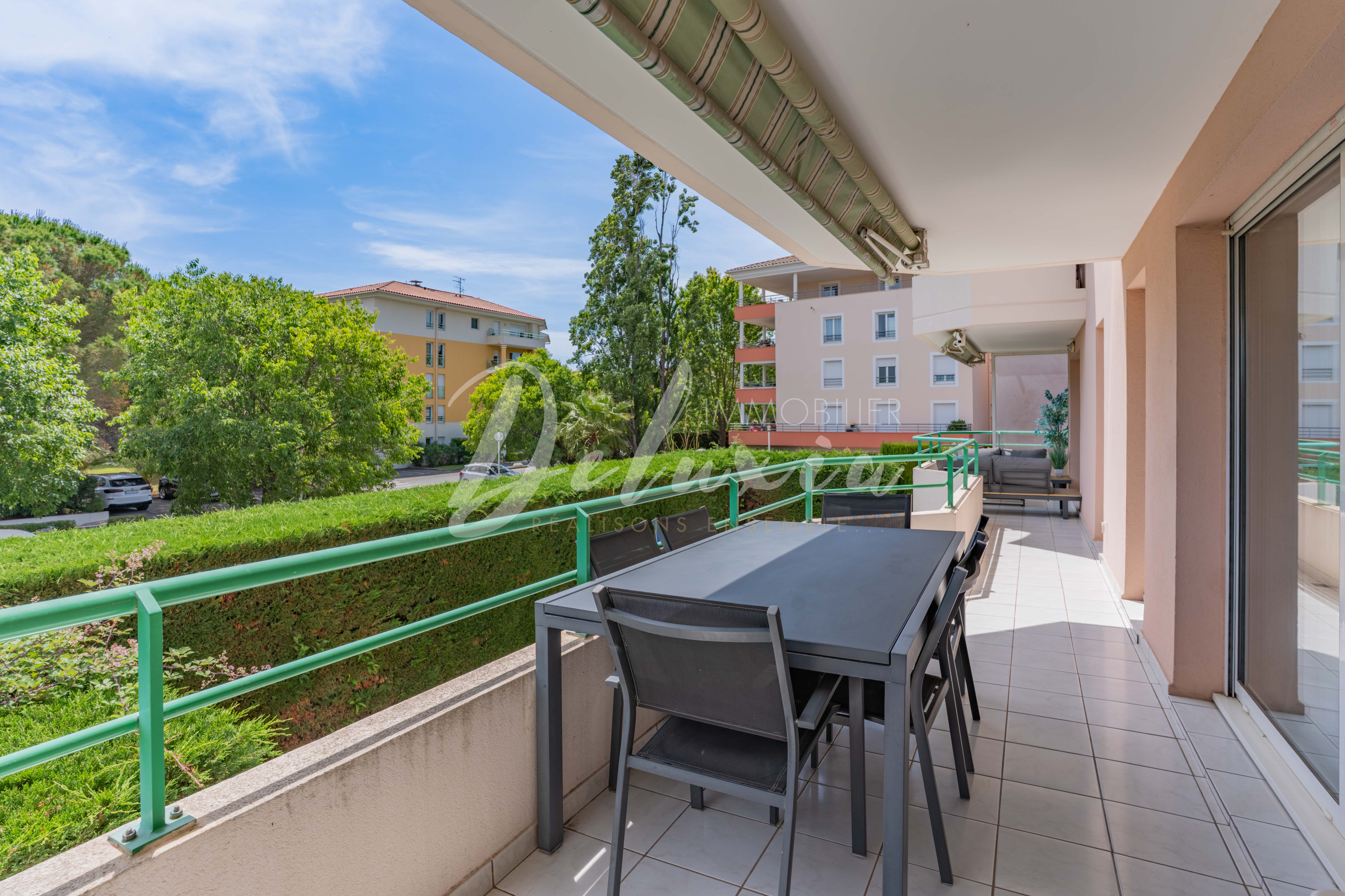 Appartement à vendre avec grande terrasse à Saint-Raphaël 