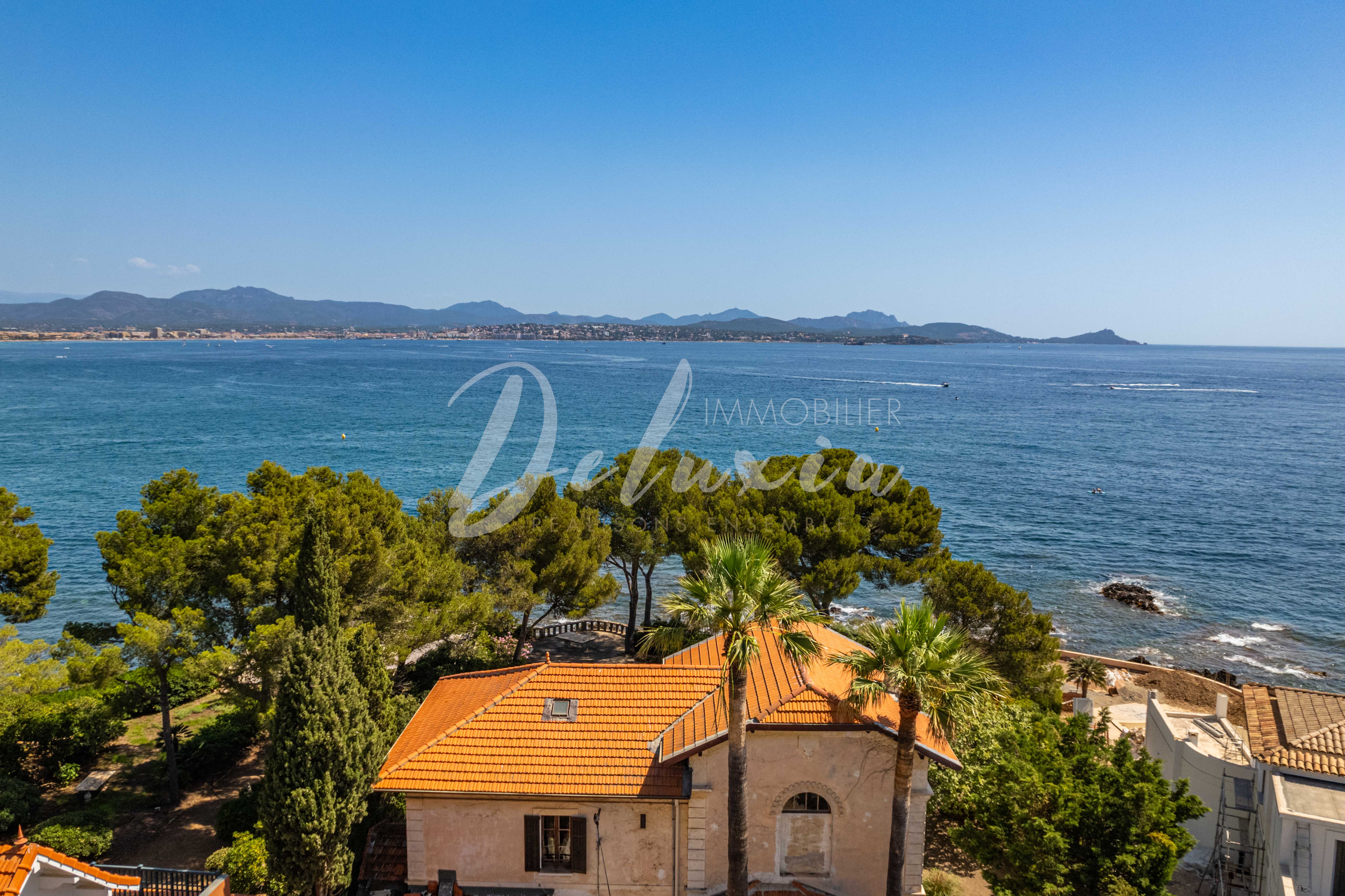 Maison avec accès direct à la mer à vendre sur la Côte d'Azur 