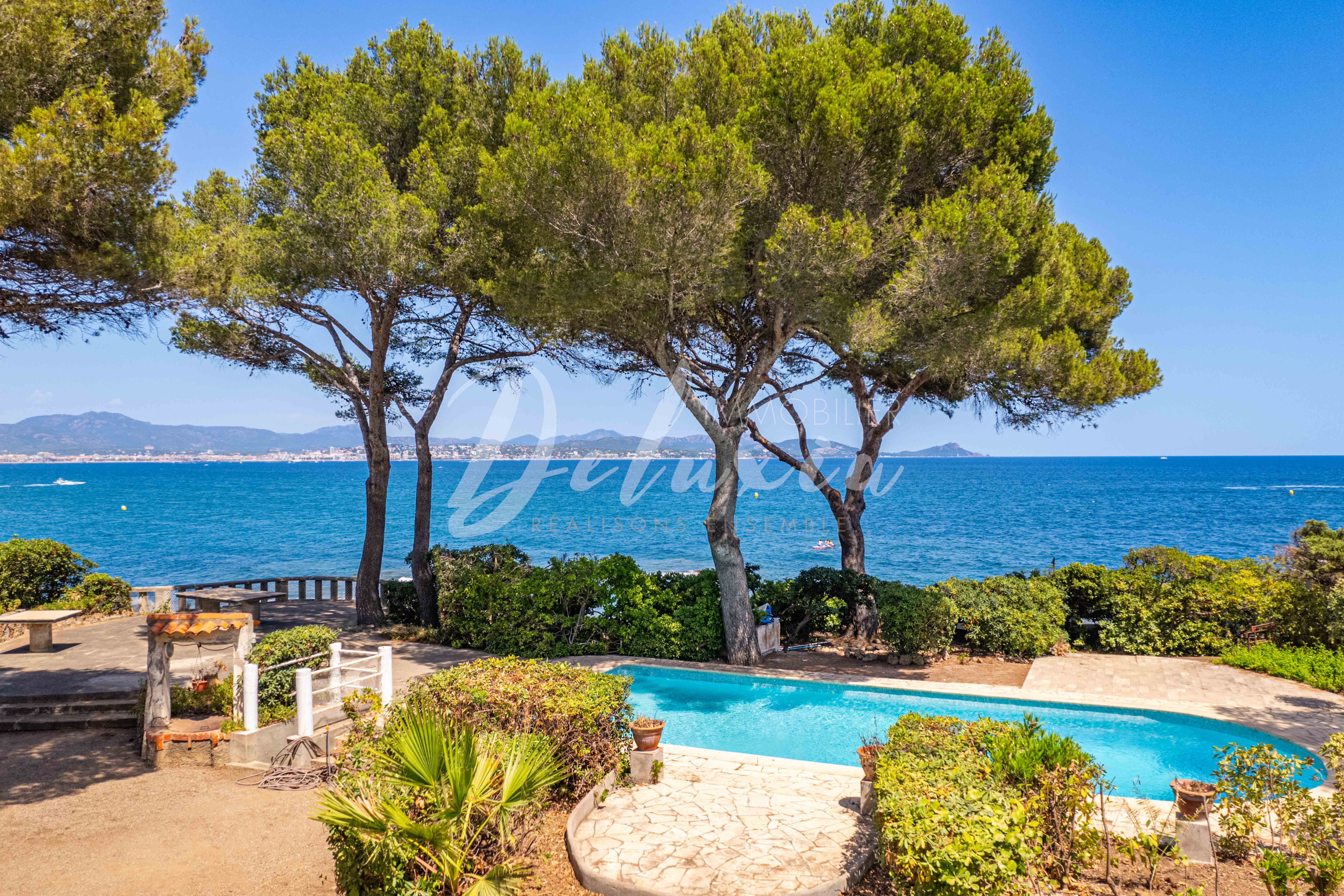Villa avec vue mer panoramique à vendre à Saint-Aygulf 