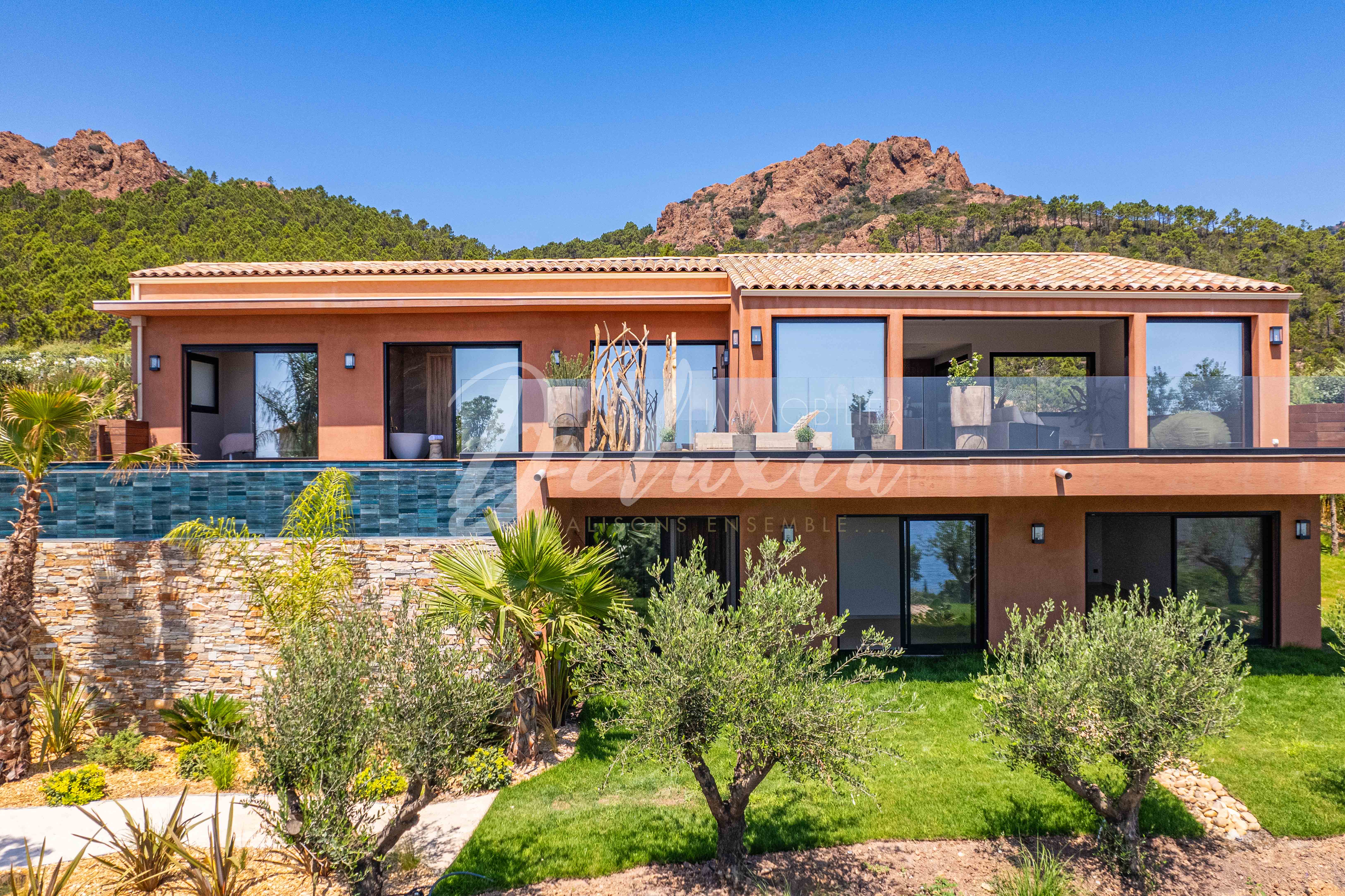 Maison contemporaine à vendre à Anthéor