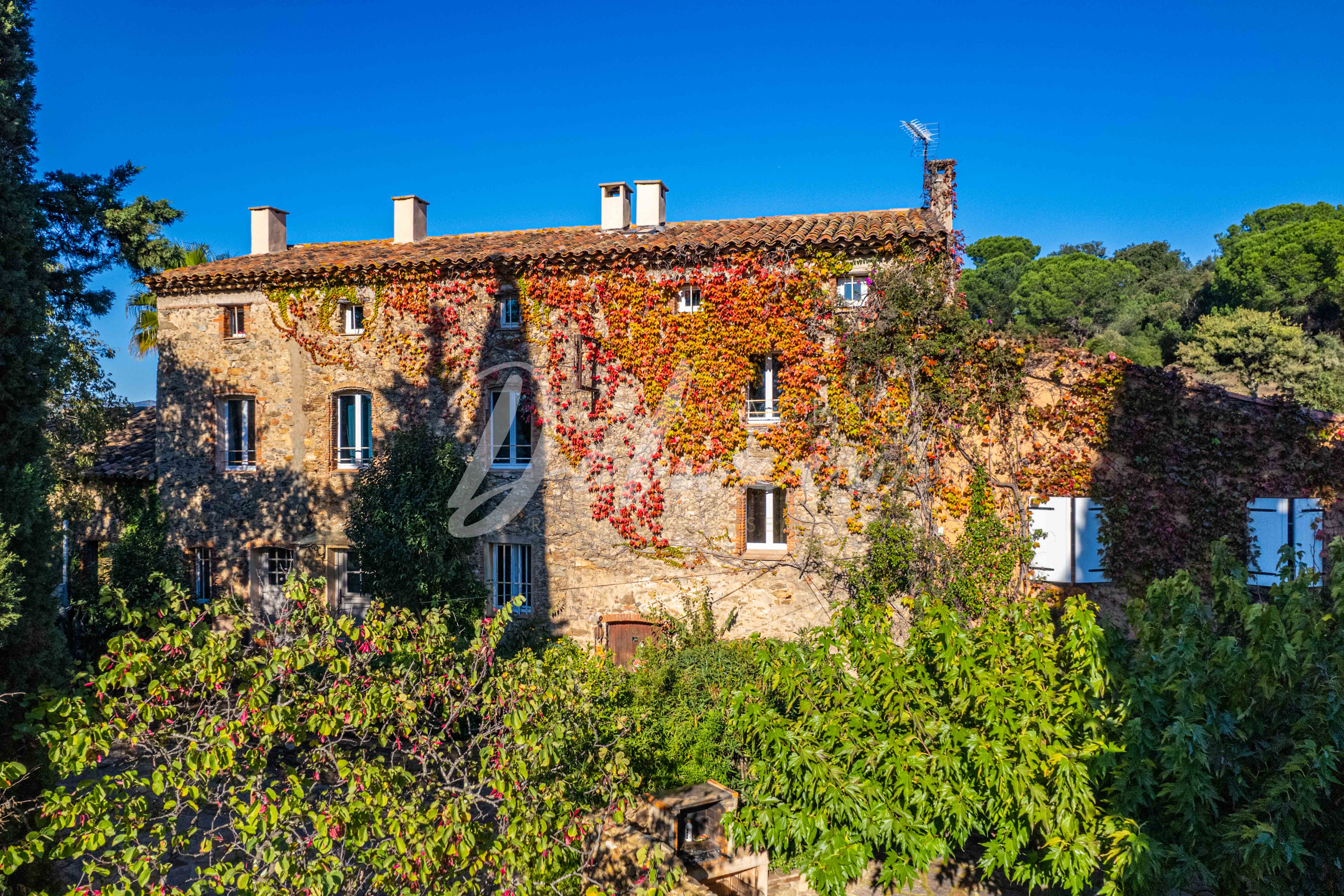 Achat maison provençale en pierre à Sainte-Maxime 