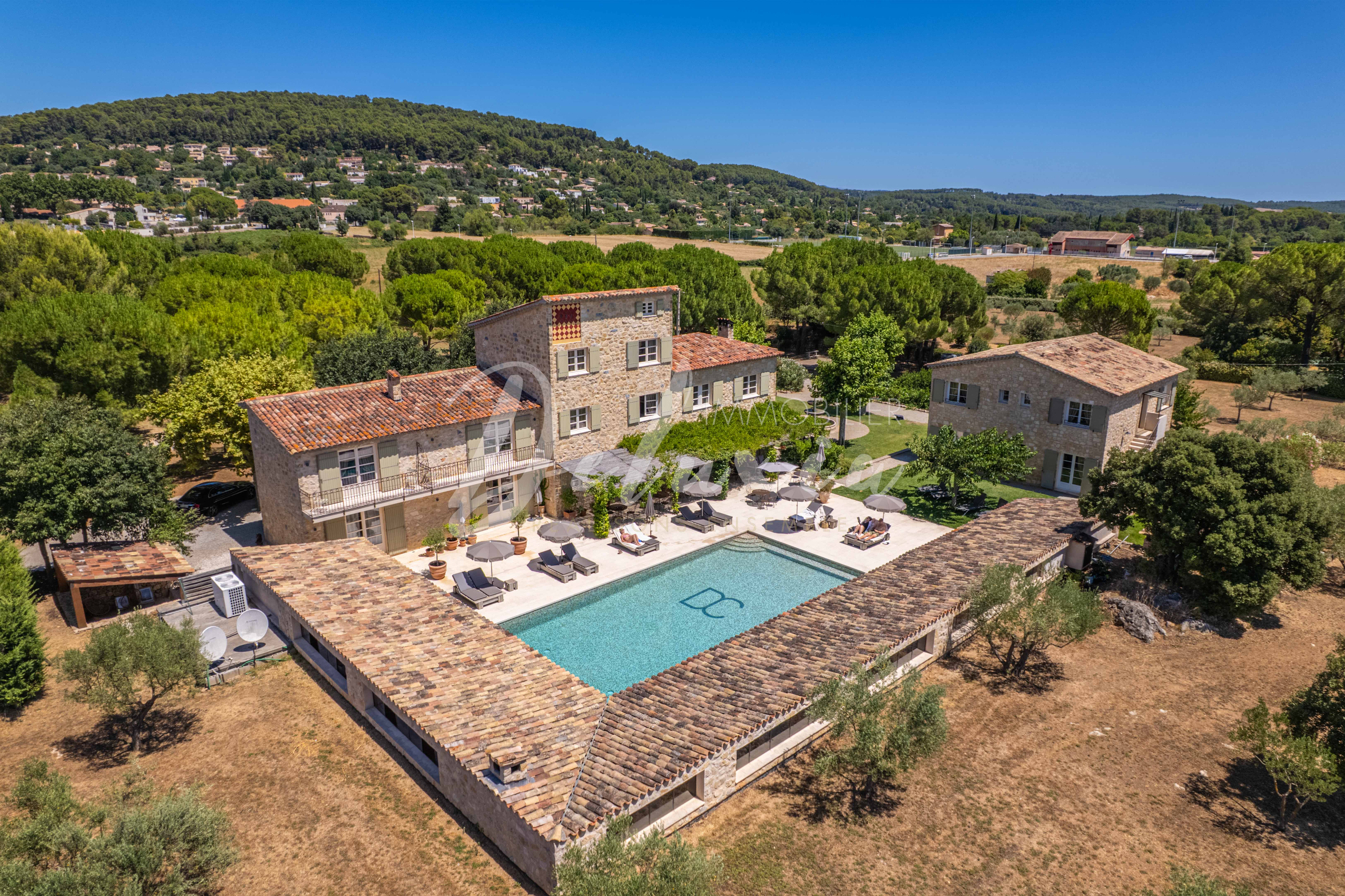 Domaine avec vaste terrain à vendre à Lorgues