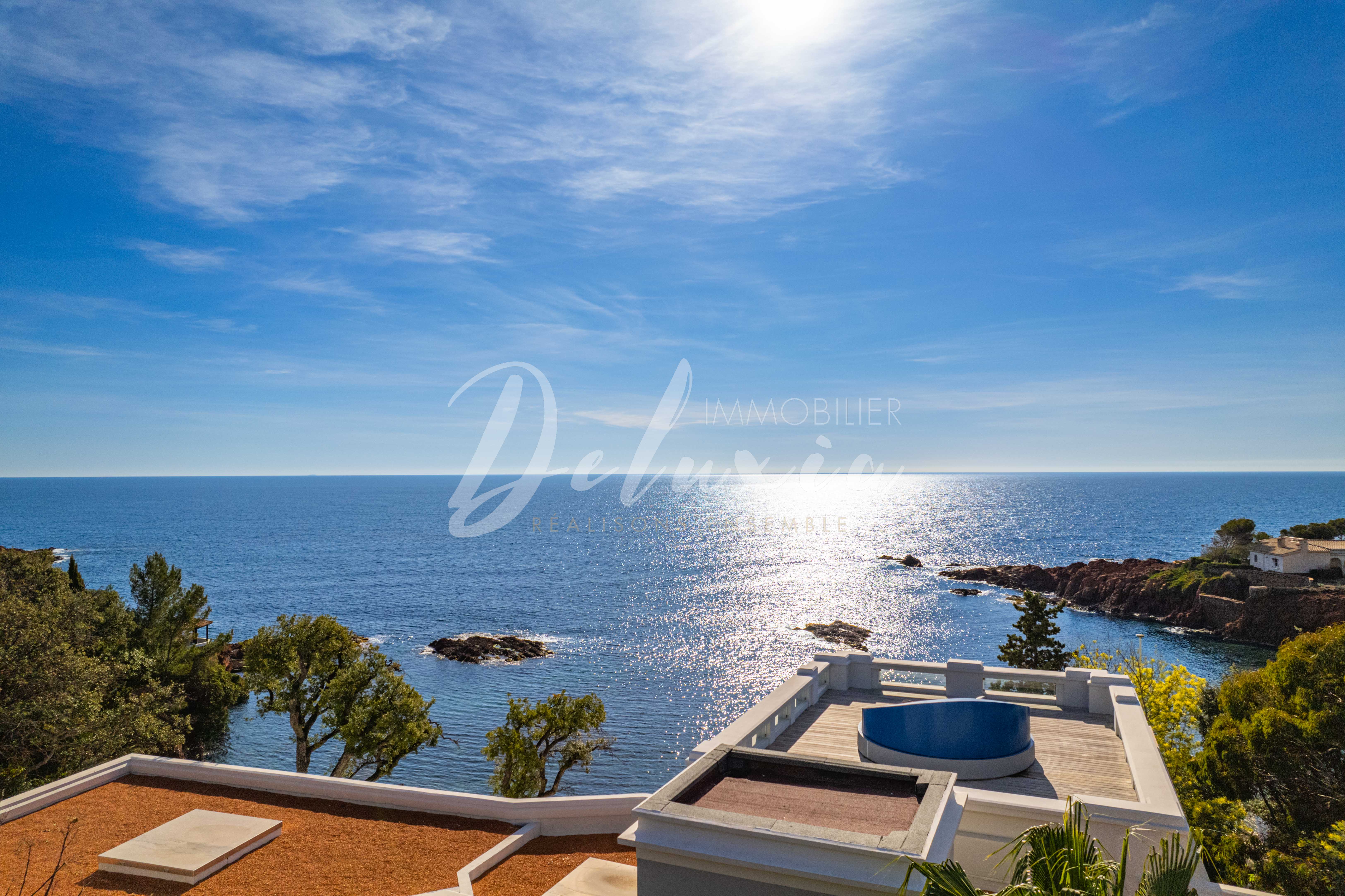 Villa avec vue mer panoramique à vendre à Saint-Raphaël