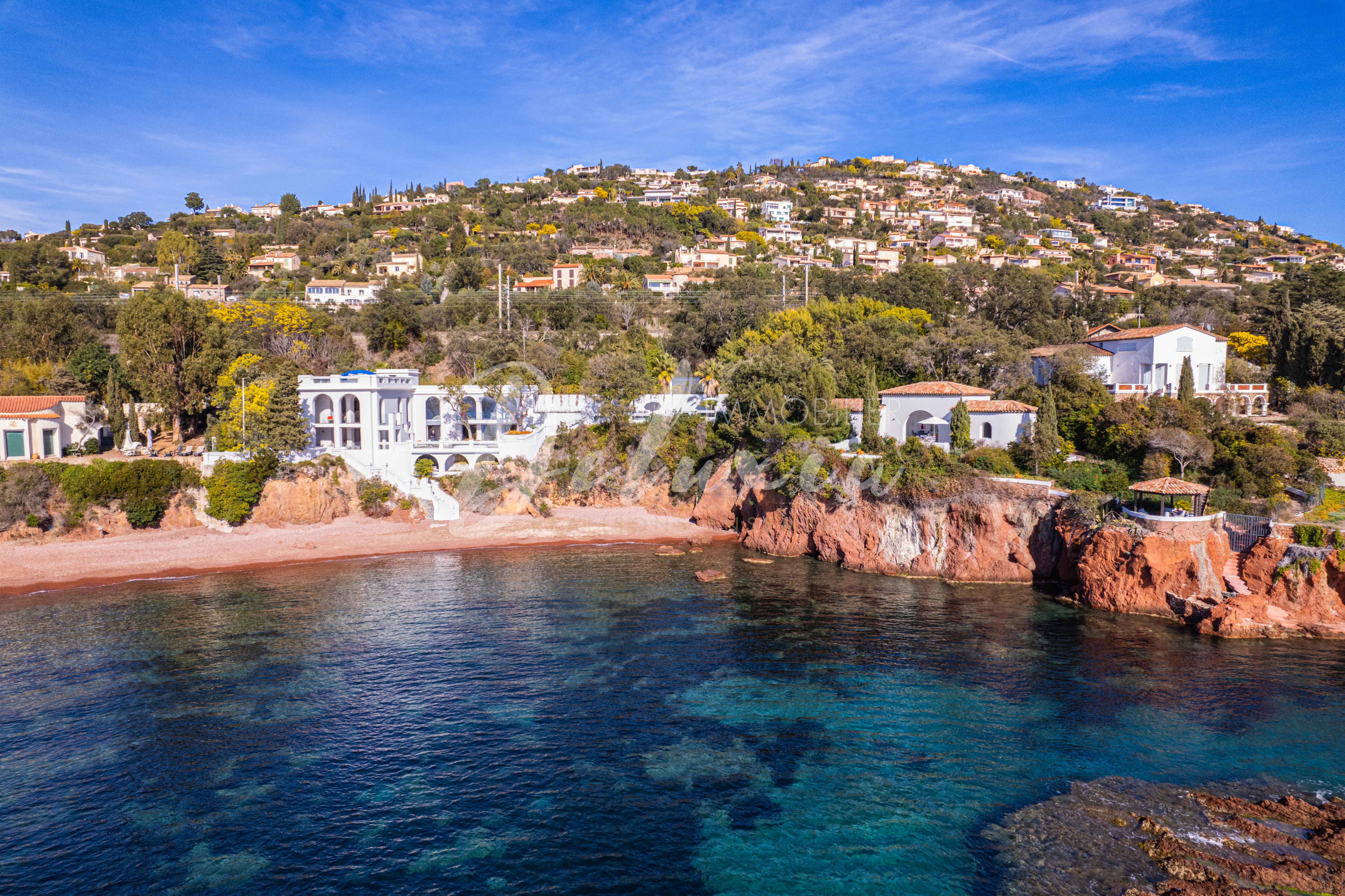 Villa pieds dans l'eau à vendre à Saint-Raphaël