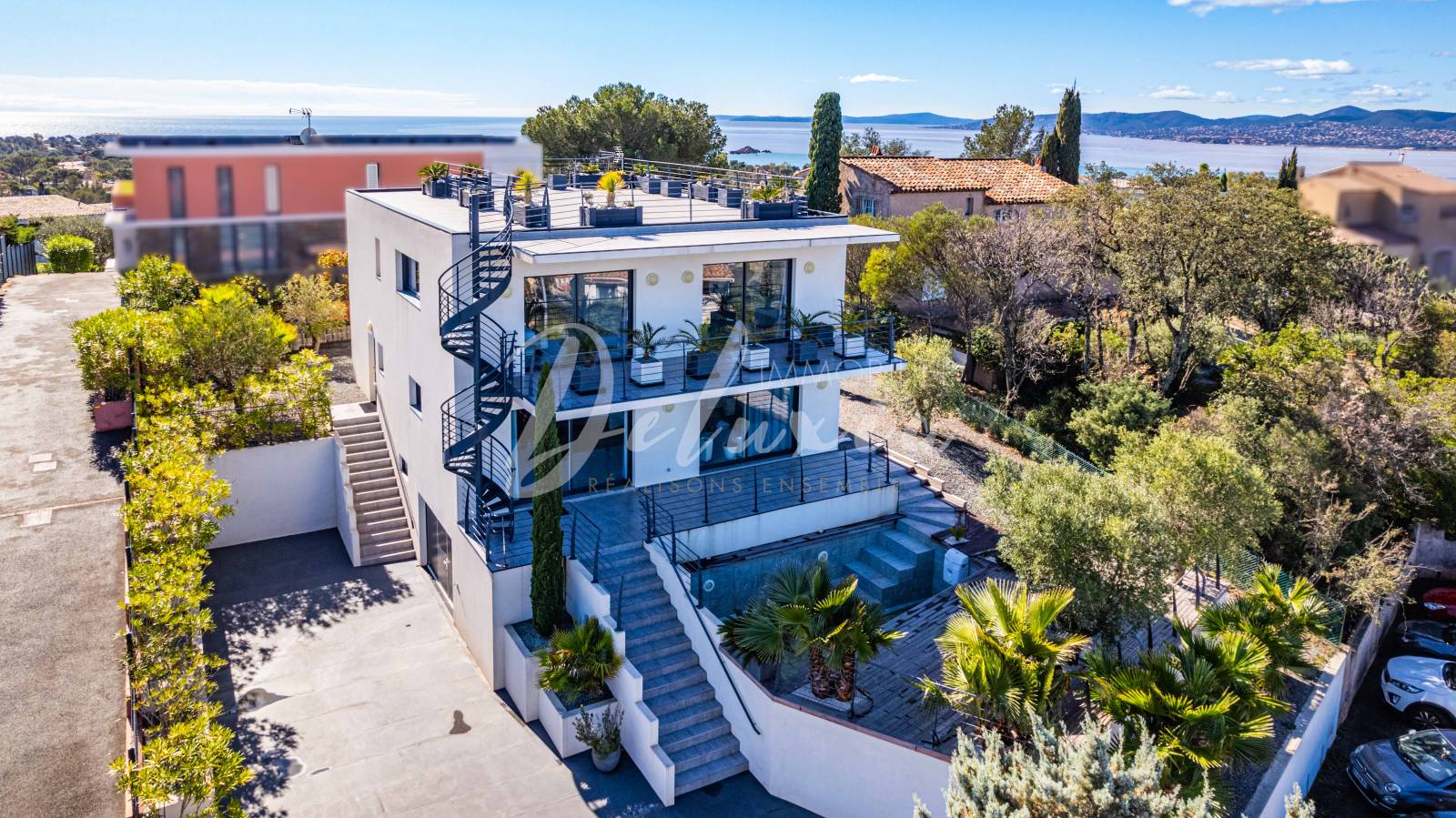 Maison moderne avec piscine à vendre à Saint-Raphaël 