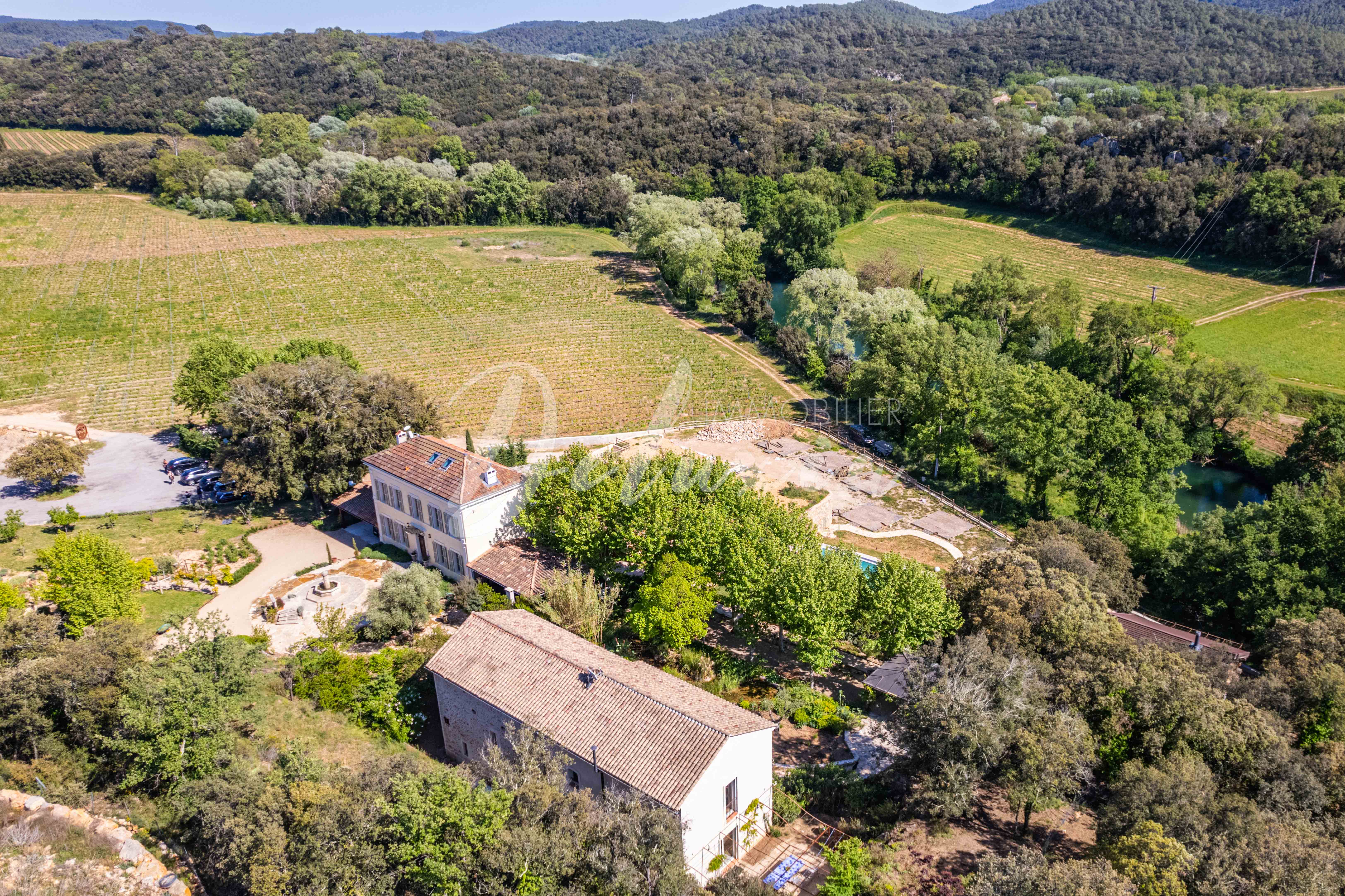 Propriété avec hectares à vendre dans le Var, au Thoronet