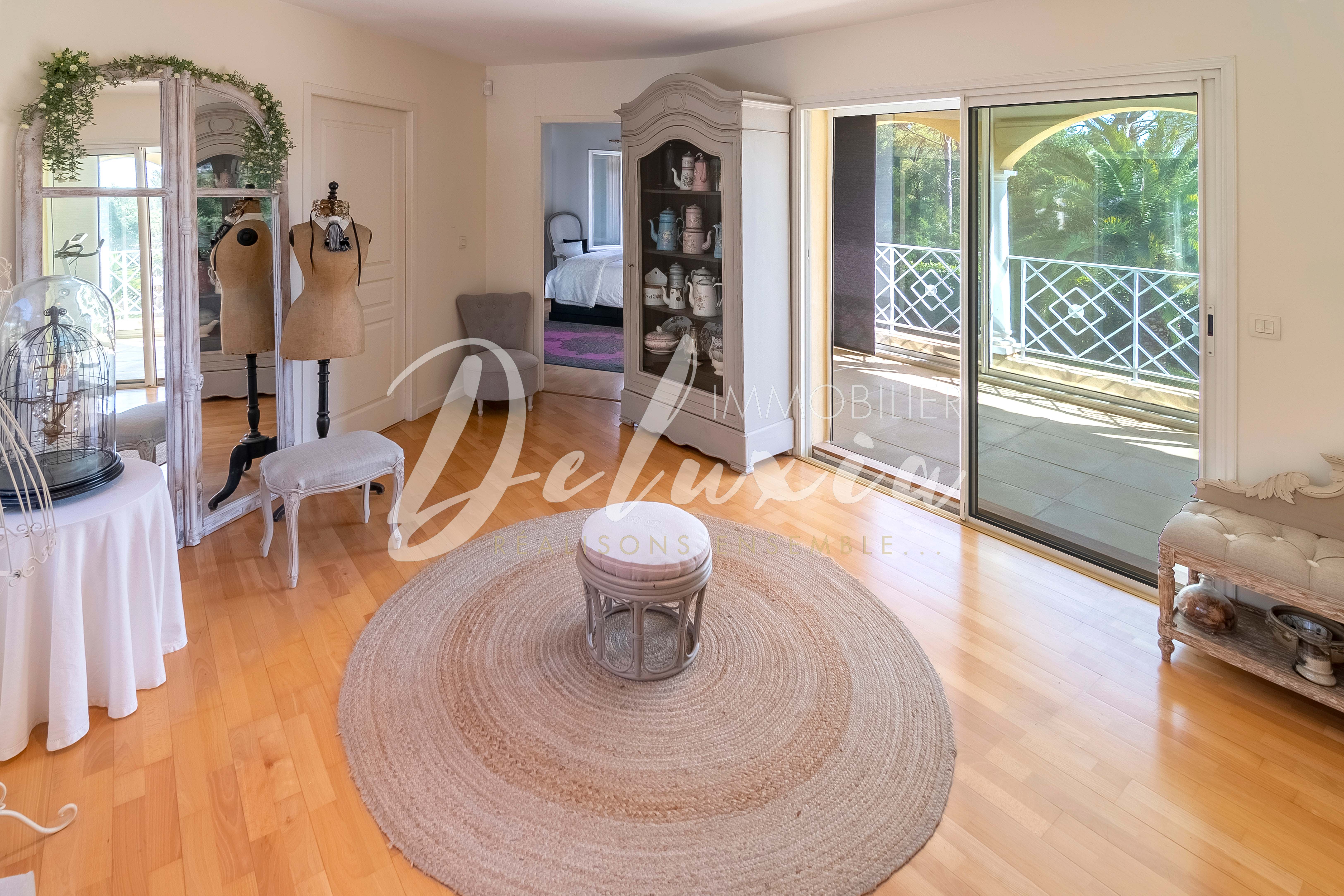 Villa avec de beaux volumes à vendre à Saint-Raphaël 