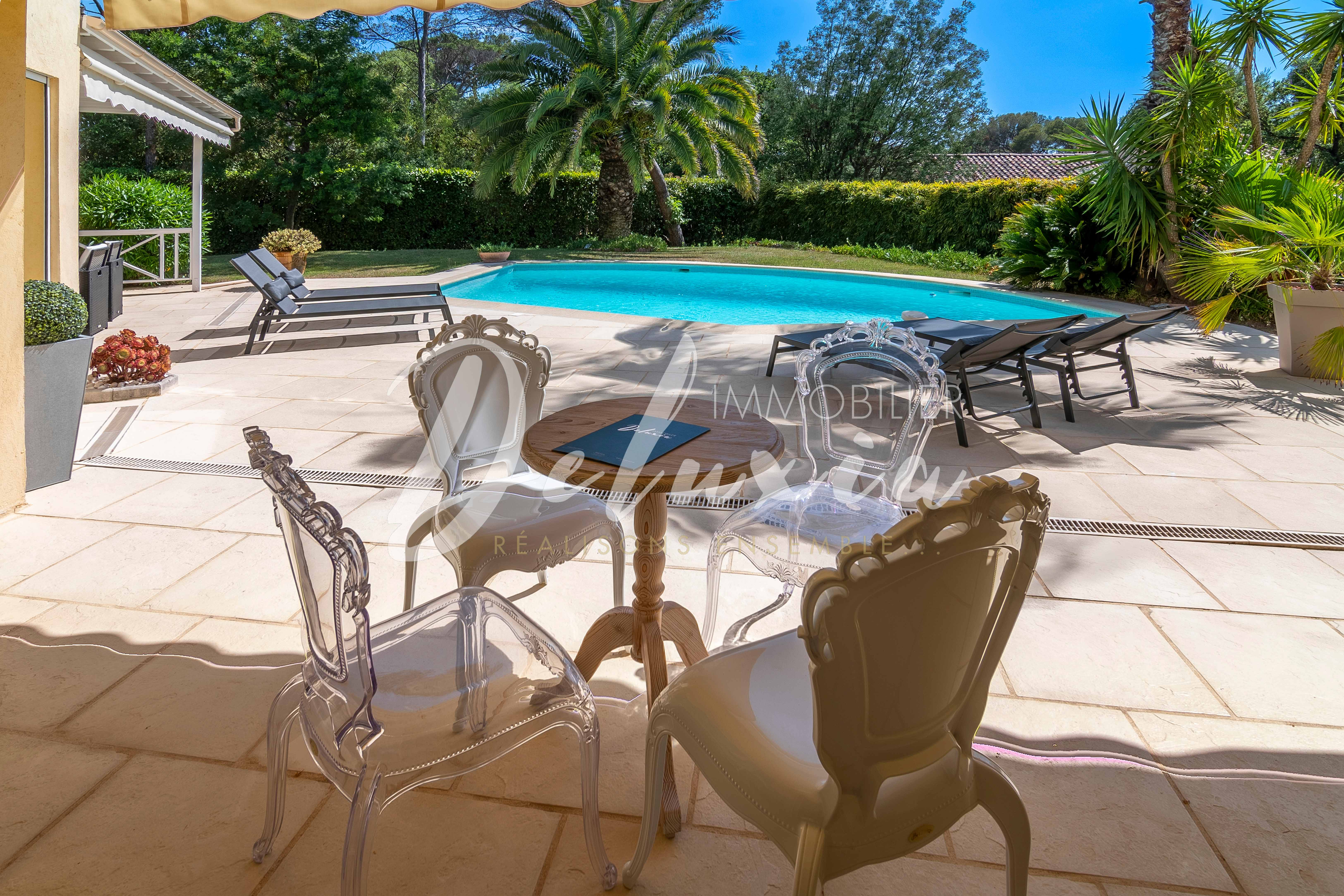 Achat villa avec grande terrasse et piscine à Saint-Raphaël 