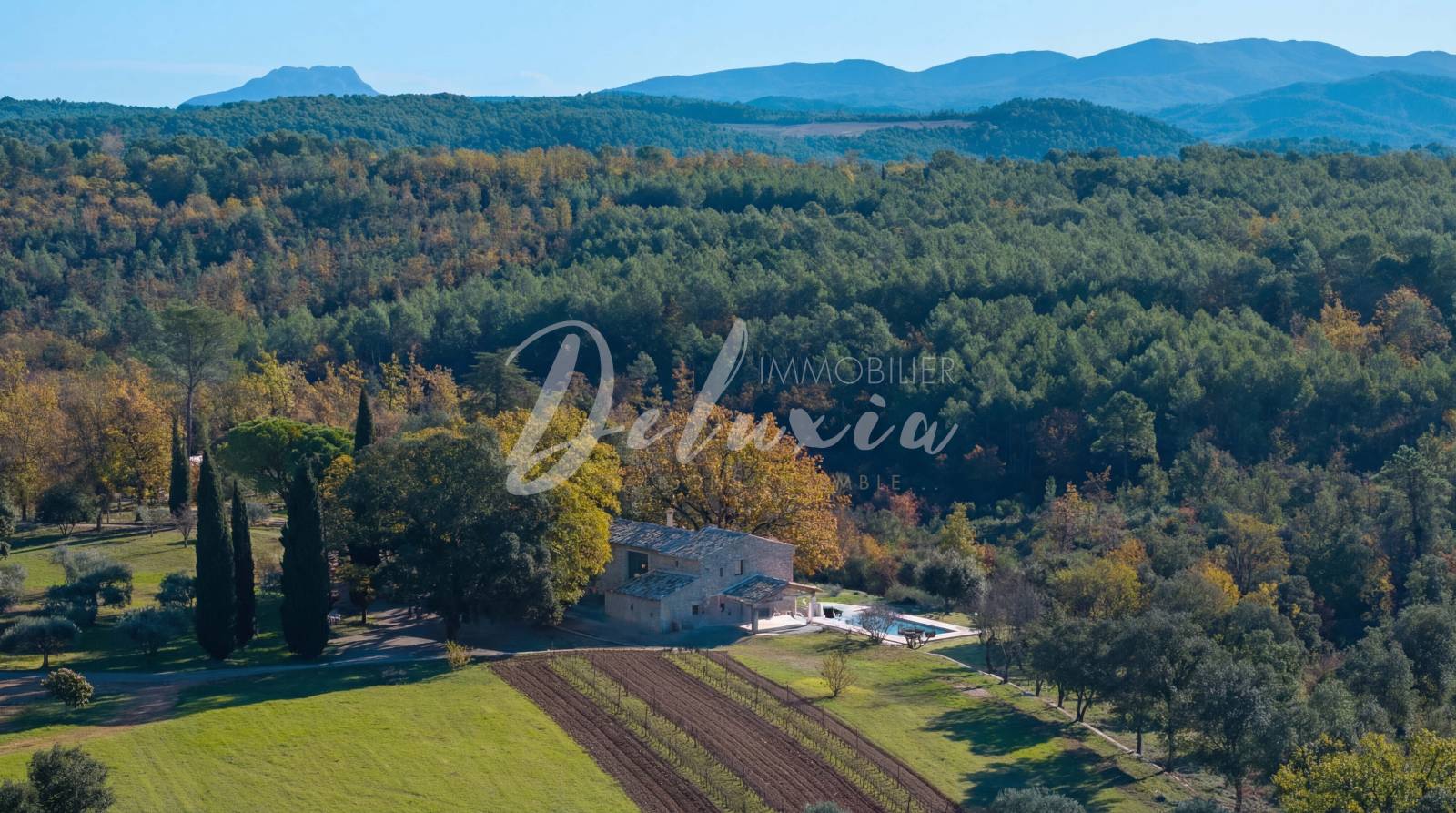 Bastide en pierre avec vignoble et oliveraie au coeur de la nature, Les Arcs.
