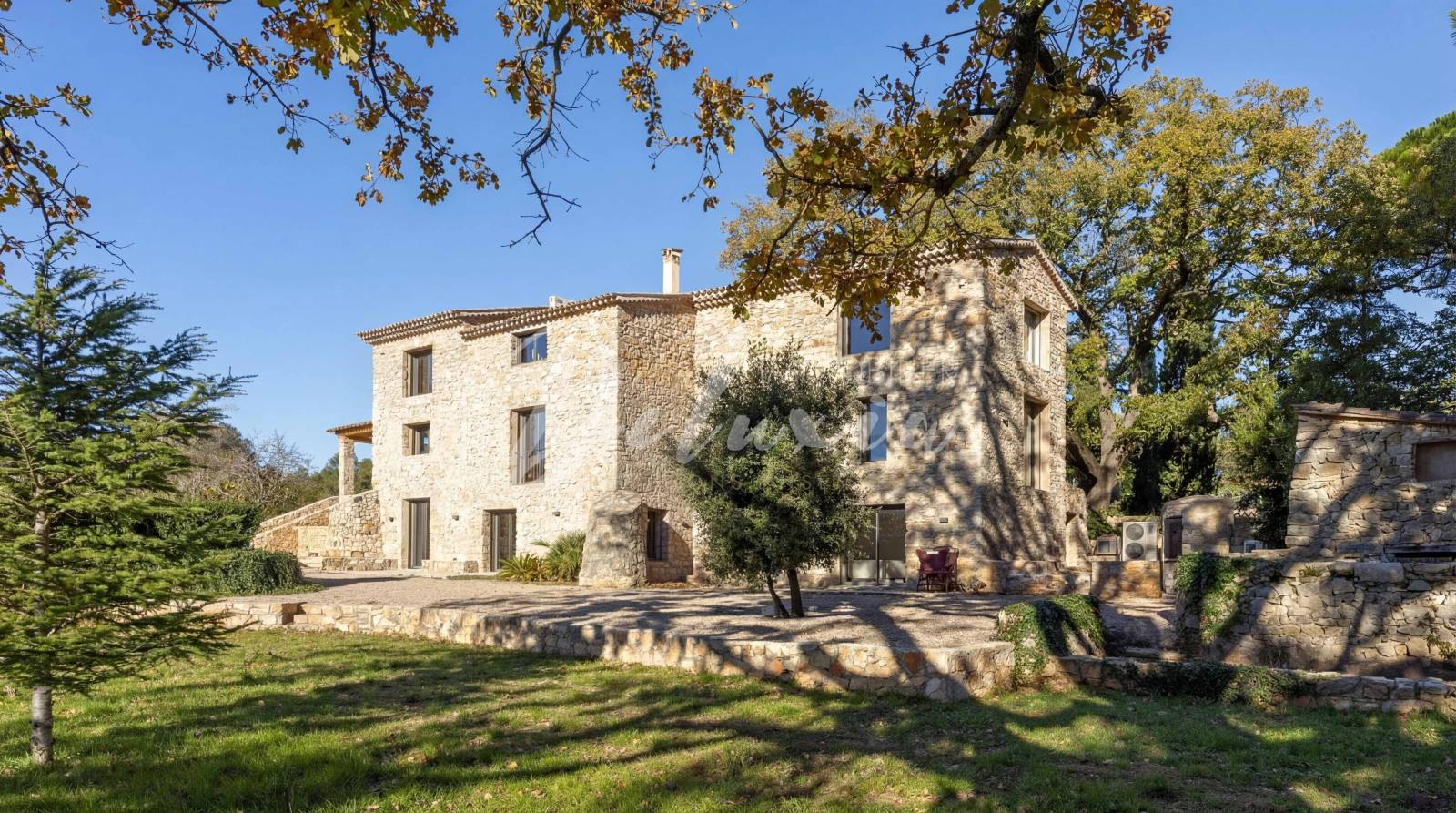 Bastide en pierre avec vignoble et oliveraie au coeur de la nature, Les Arcs.