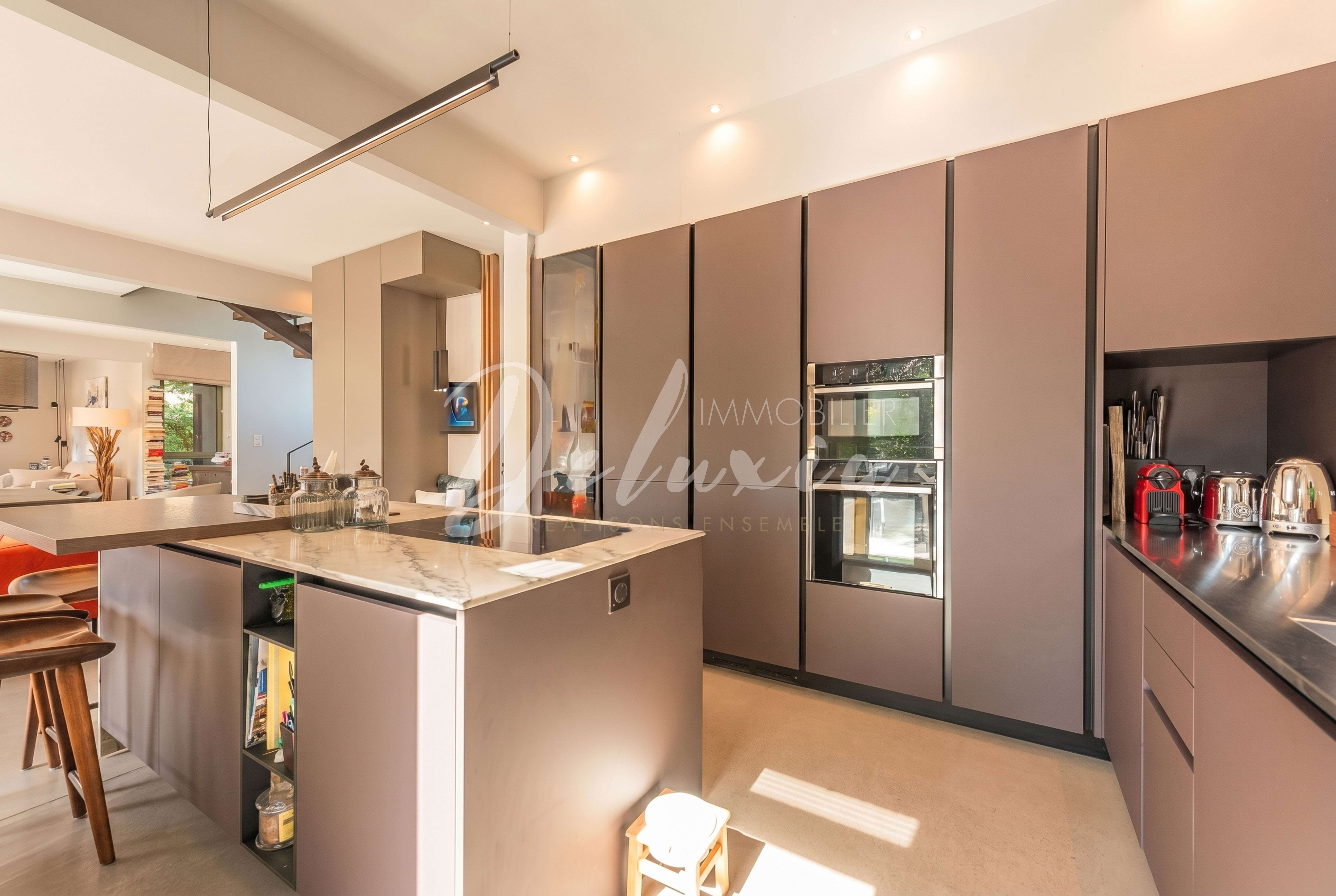 Villa contemporaine d’architecte avec piscine au coeur de Valescure, Saint-Raphaël.