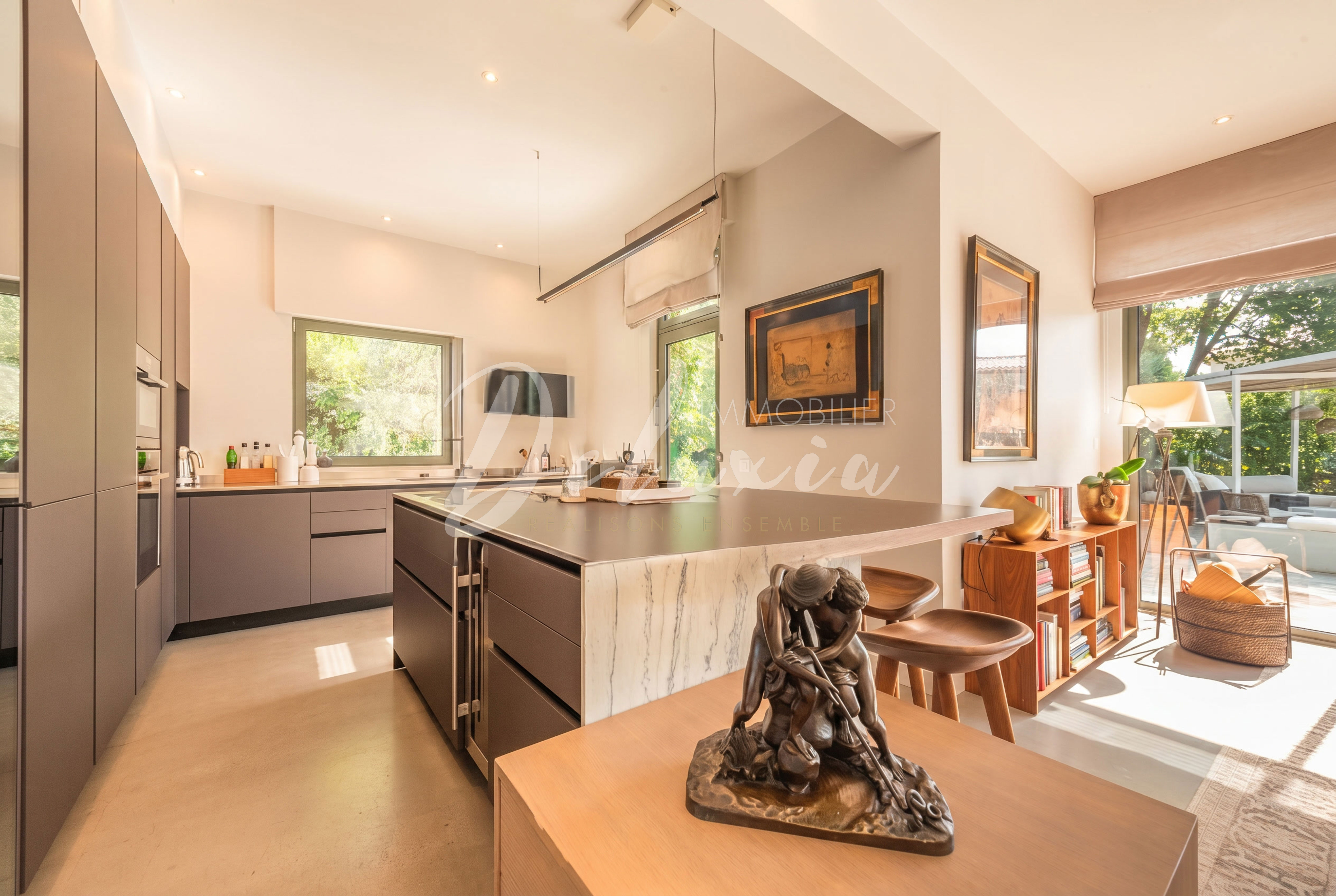 Villa contemporaine d’architecte avec piscine au coeur de Valescure, Saint-Raphaël.