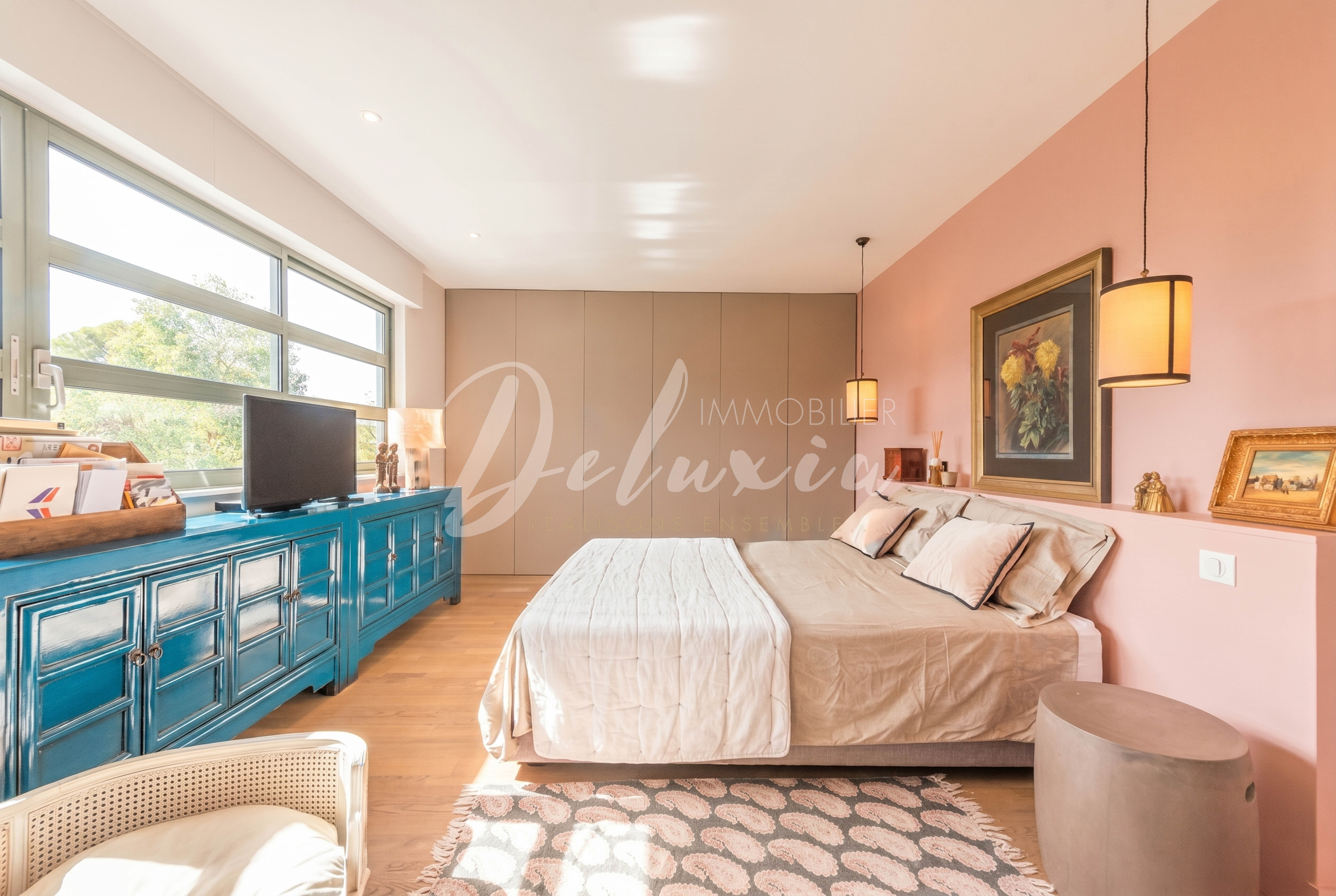 Villa contemporaine d’architecte avec piscine au coeur de Valescure, Saint-Raphaël.