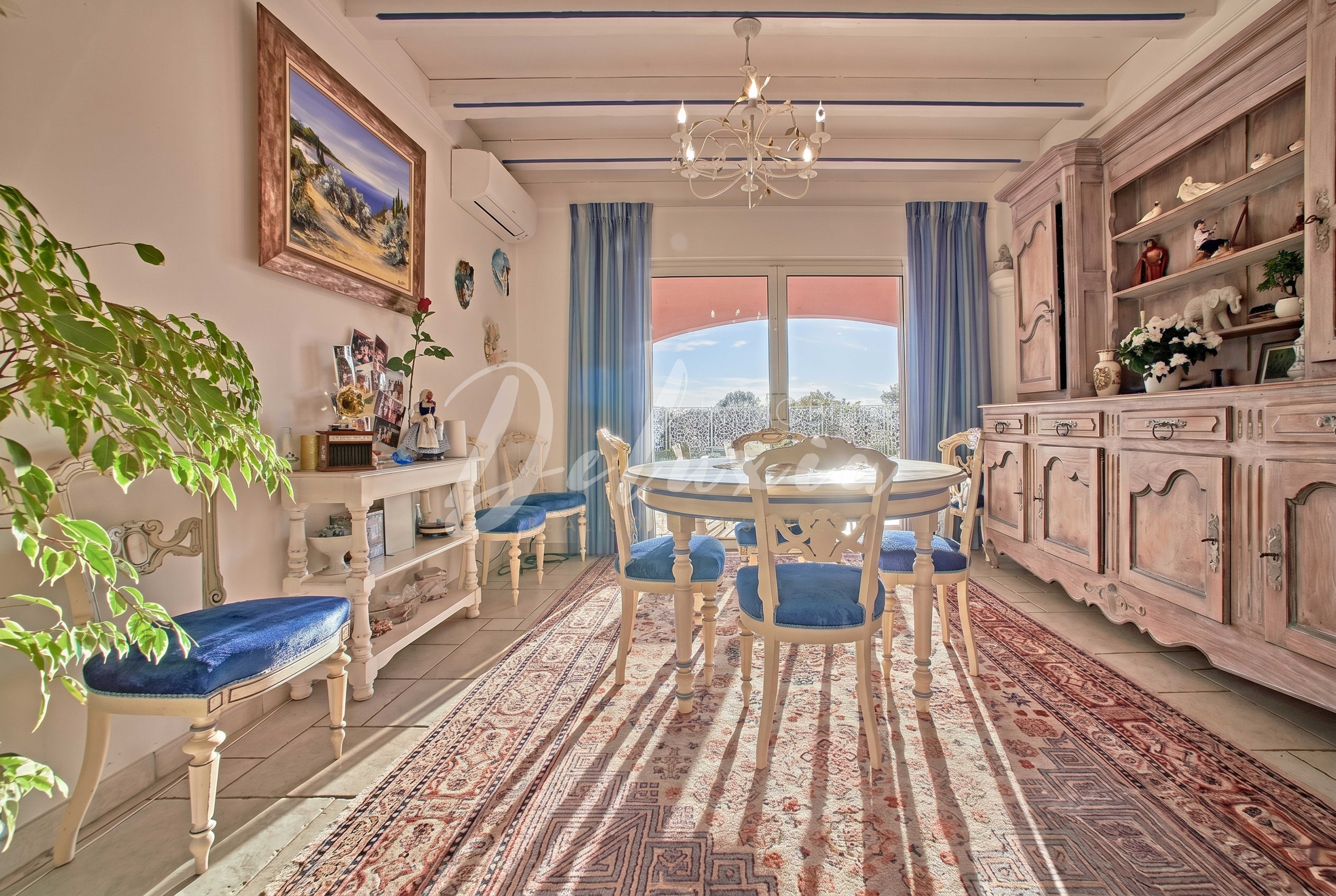 Propriété de caractère avec vue dégagée sur les Maures, Fréjus.