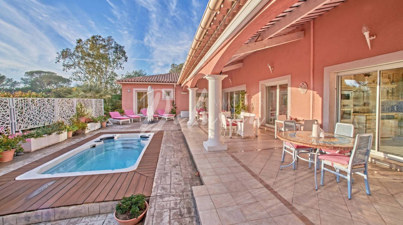 Propriété de caractère avec vue dégagée sur les Maures, Fréjus.