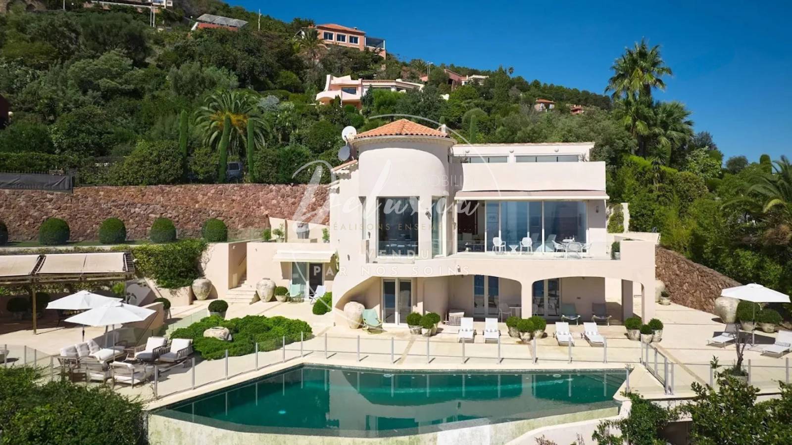 Acheter une villa avec vue mer et piscine à Théoule-sur-Mer