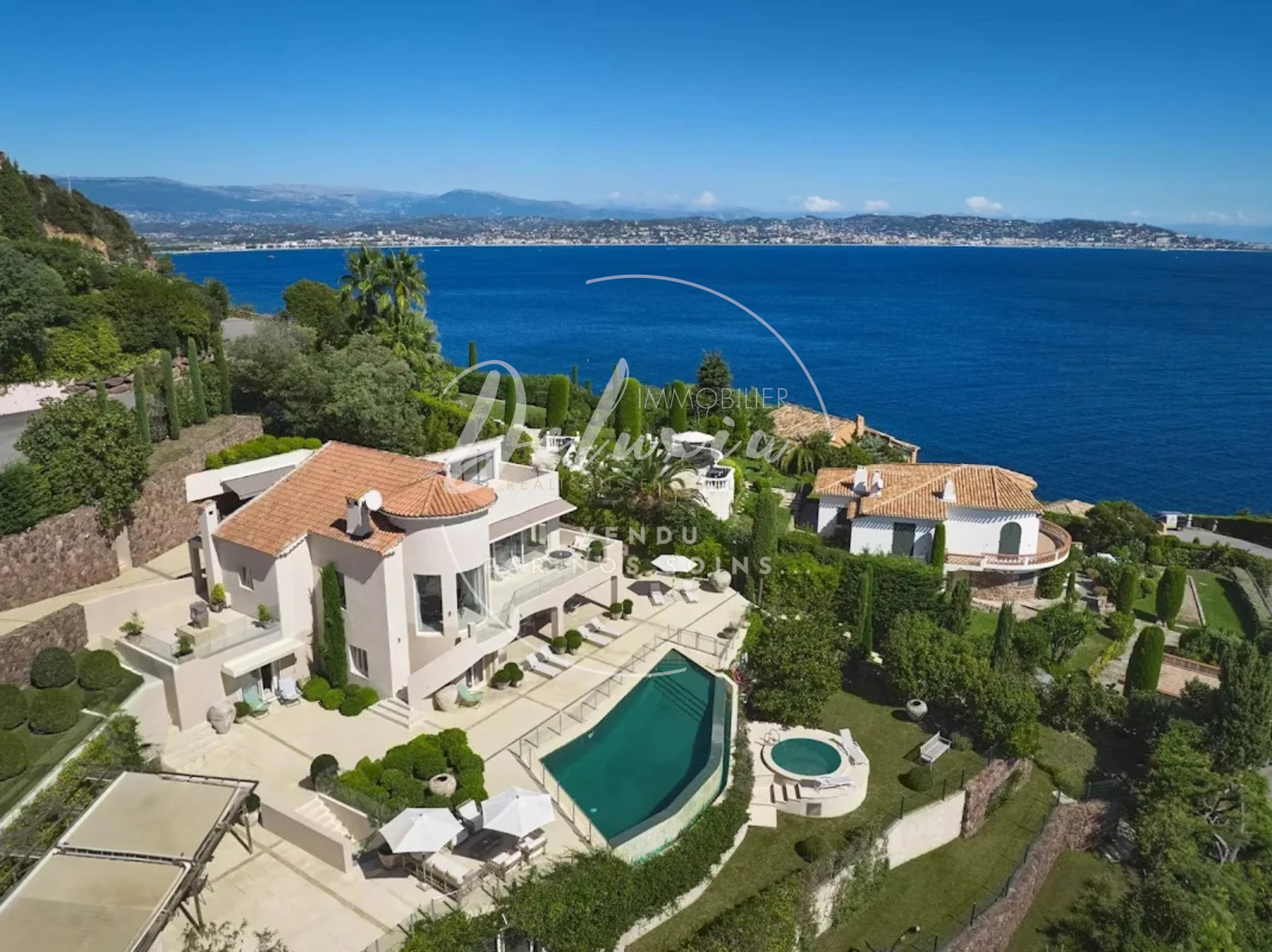 Villa à vendre avec vue sur la baie de Cannes 