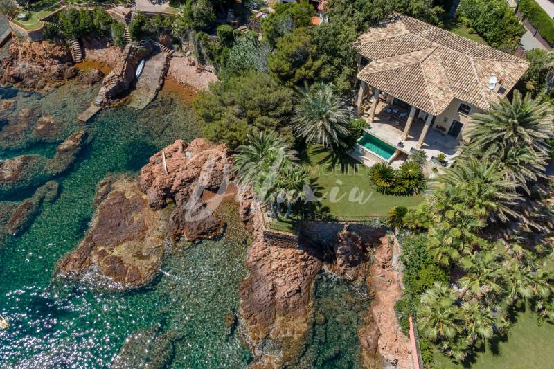 Notre zone d'activité pour ce service Estimation du prix au m2 d'une maison de luxe avec piscine en bord de mer sur la Côte d'Azur 