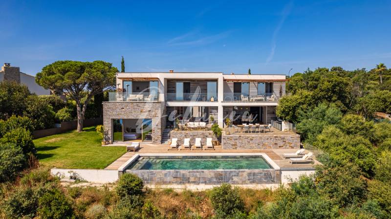 Villa avec vue mer à vendre aux Issambres. 