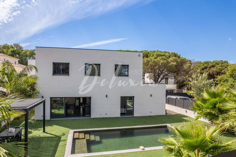 Villa contemporaine à vendre à Saint-Aygulf