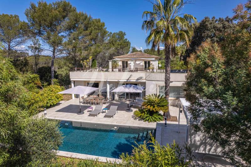 Villa moderne à vendre avec piscine, Fréjus.