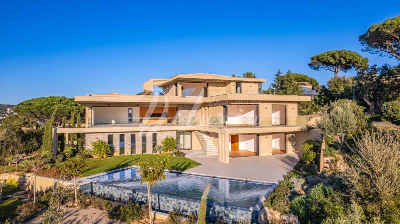 Villa de luxe avec vue mer à vendre à Sainte-Maxime