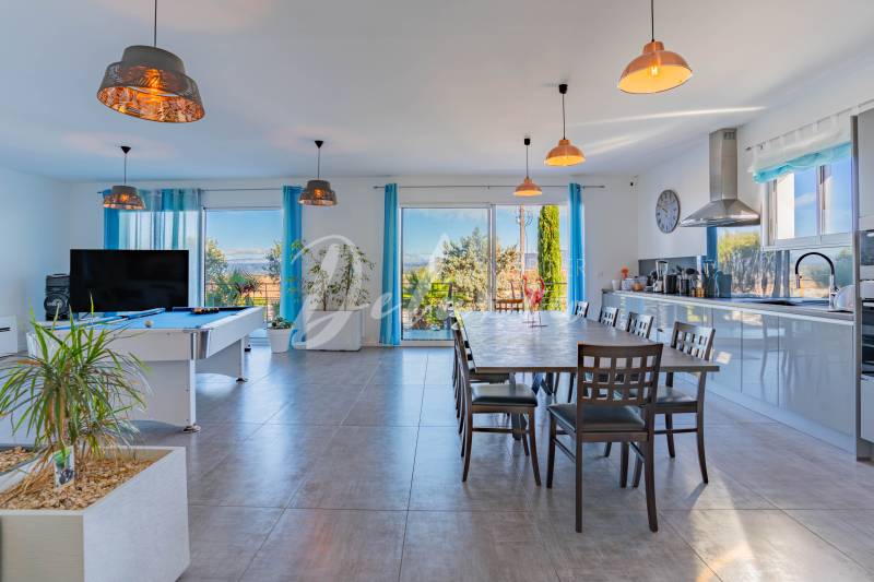 Maison à vendre avec 4 chambres à Saint-Raphaël 