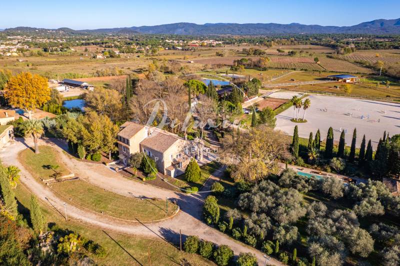 Propriété équestre et viticole vendue à Vidauban.
