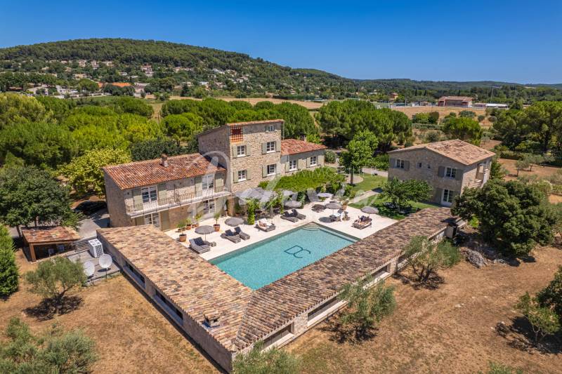 Domaine avec vaste terrain à vendre à Lorgues