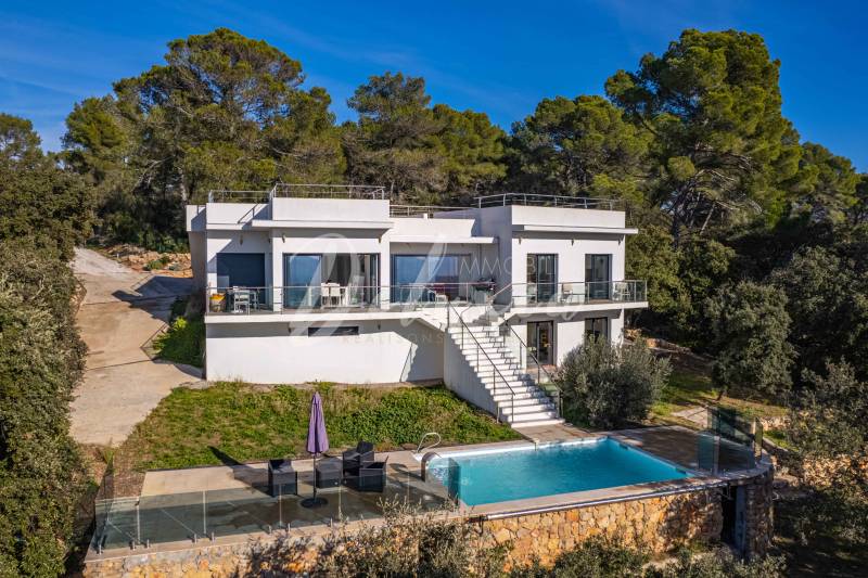 Villa contemporaine avec piscine à vendre à Lorgues