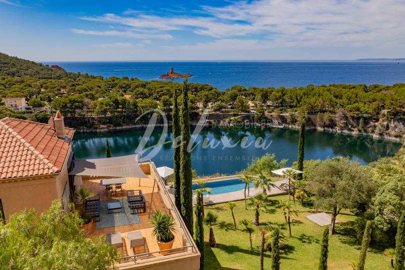Maison à vendre avec vue mer et piscine à Saint-Raphaël 