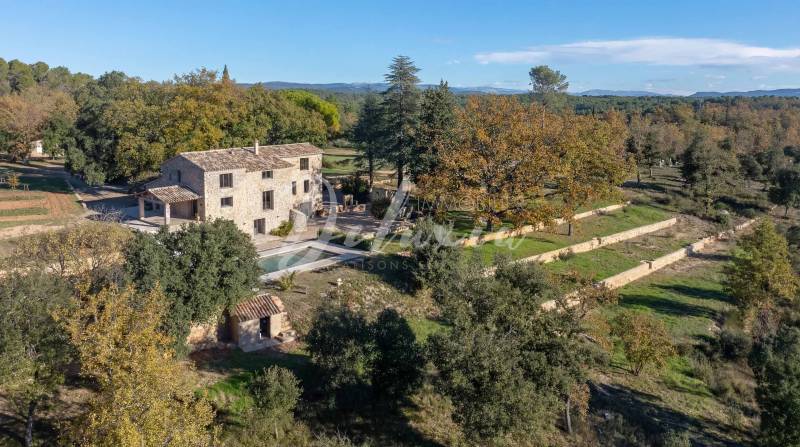 Bastide en pierre avec vignoble et oliveraie au coeur de la nature, Les Arcs.